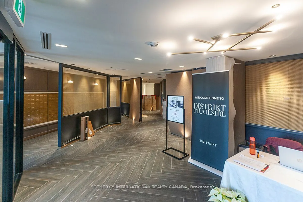 405 Dundas Street W, #413