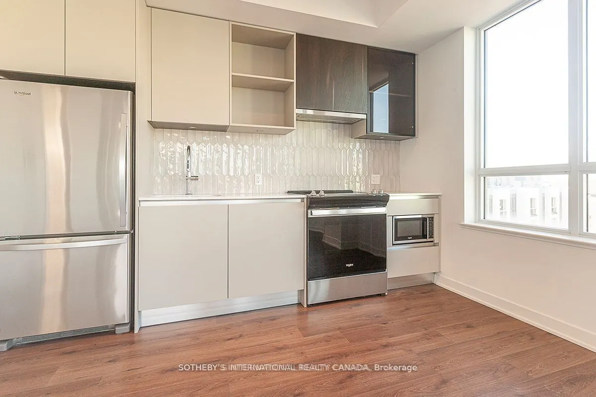 405 Dundas Street W, #413