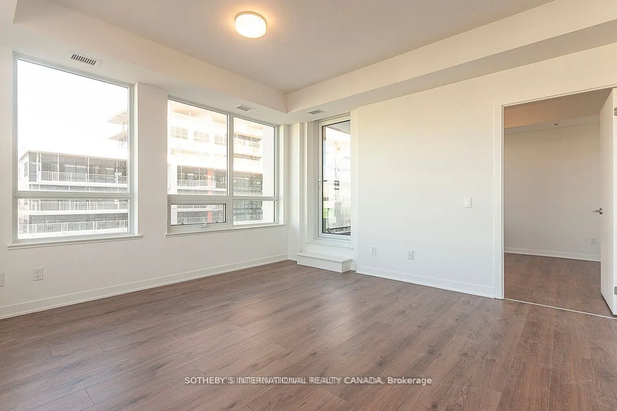 405 Dundas Street W, #413