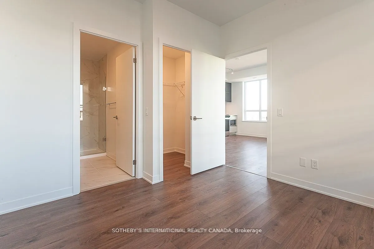 405 Dundas Street W, #413