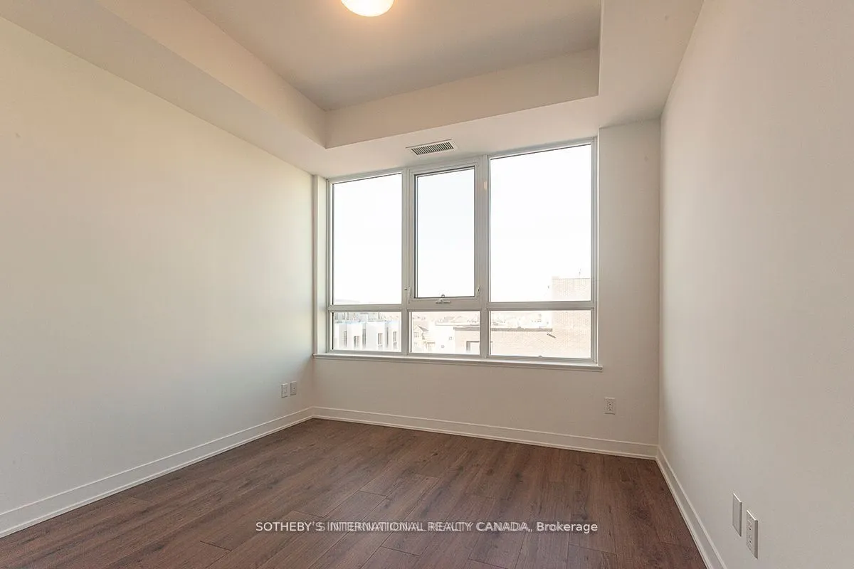 405 Dundas Street W, #413