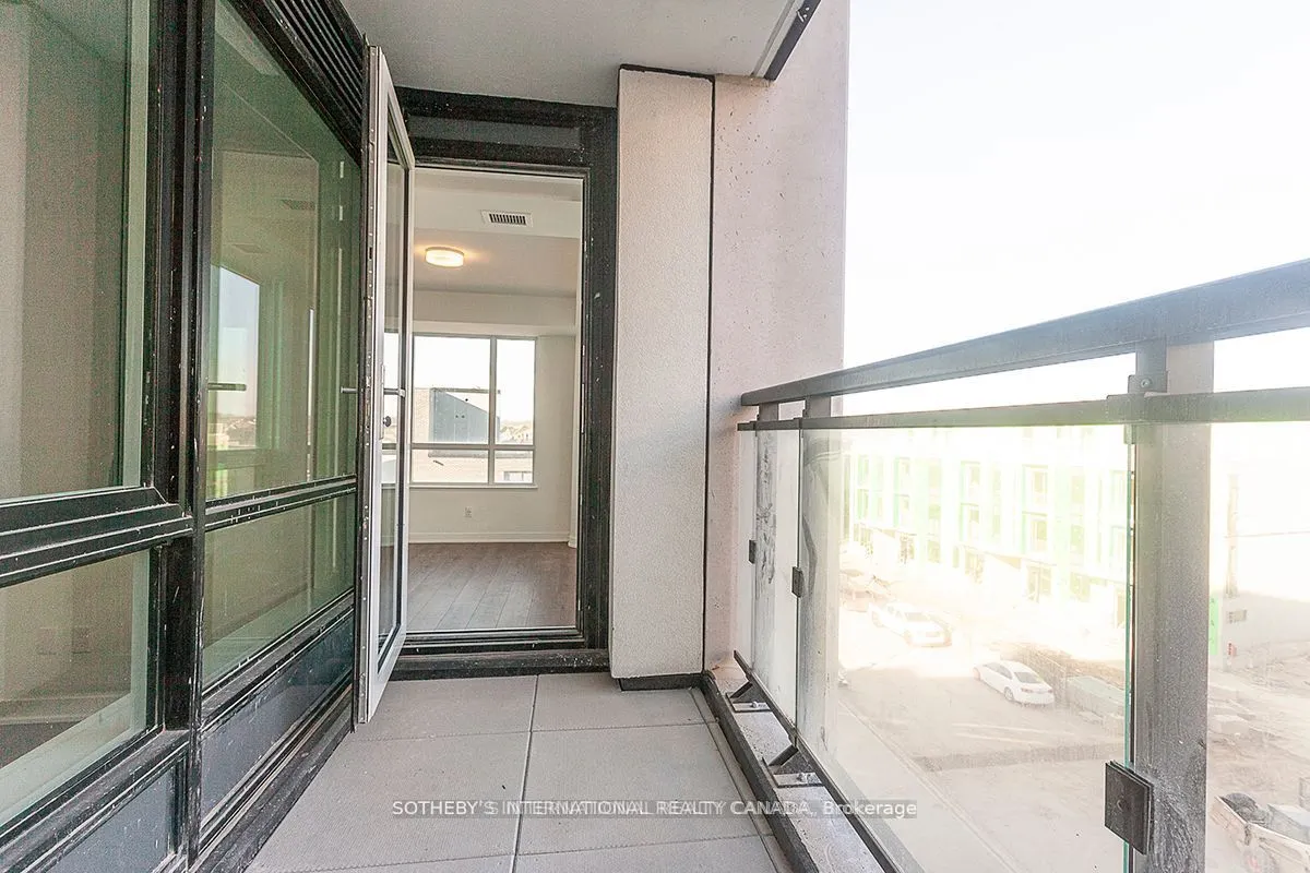 405 Dundas Street W, #413