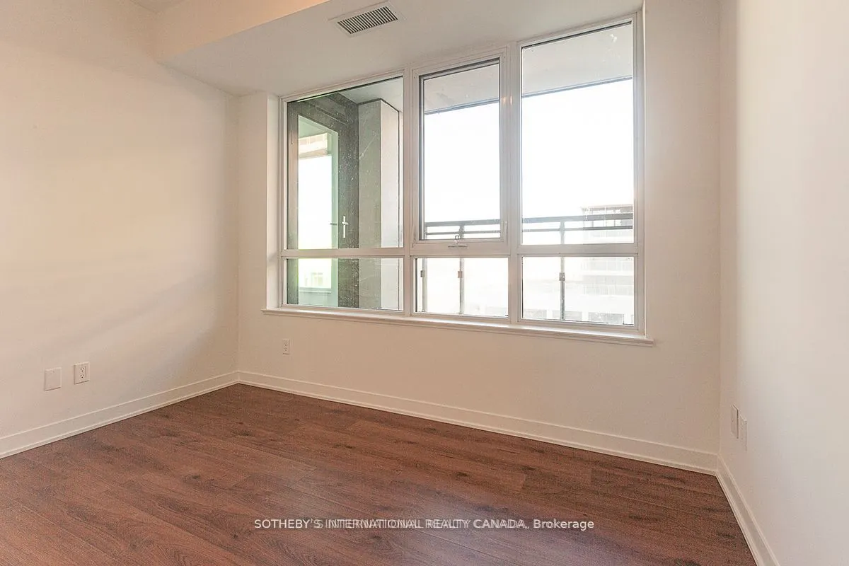 405 Dundas Street W, #413