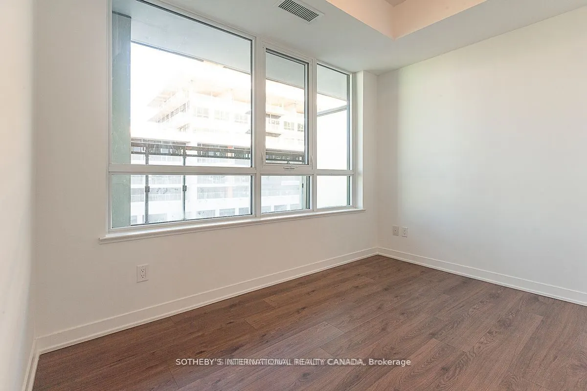 405 Dundas Street W, #413