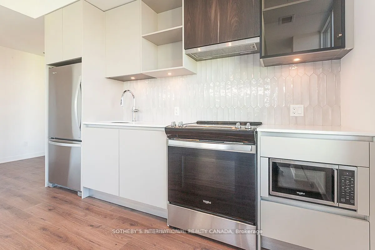 405 Dundas Street W, #413