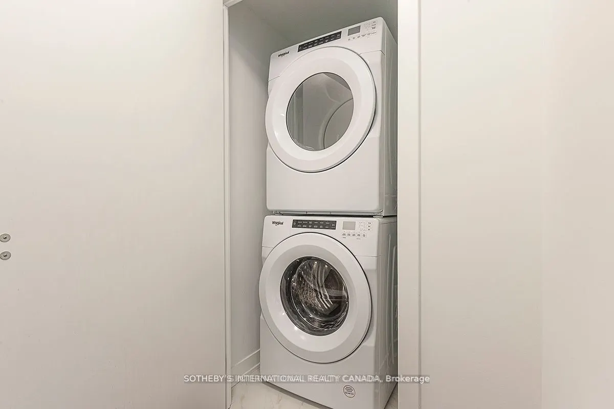 405 Dundas Street W, #413