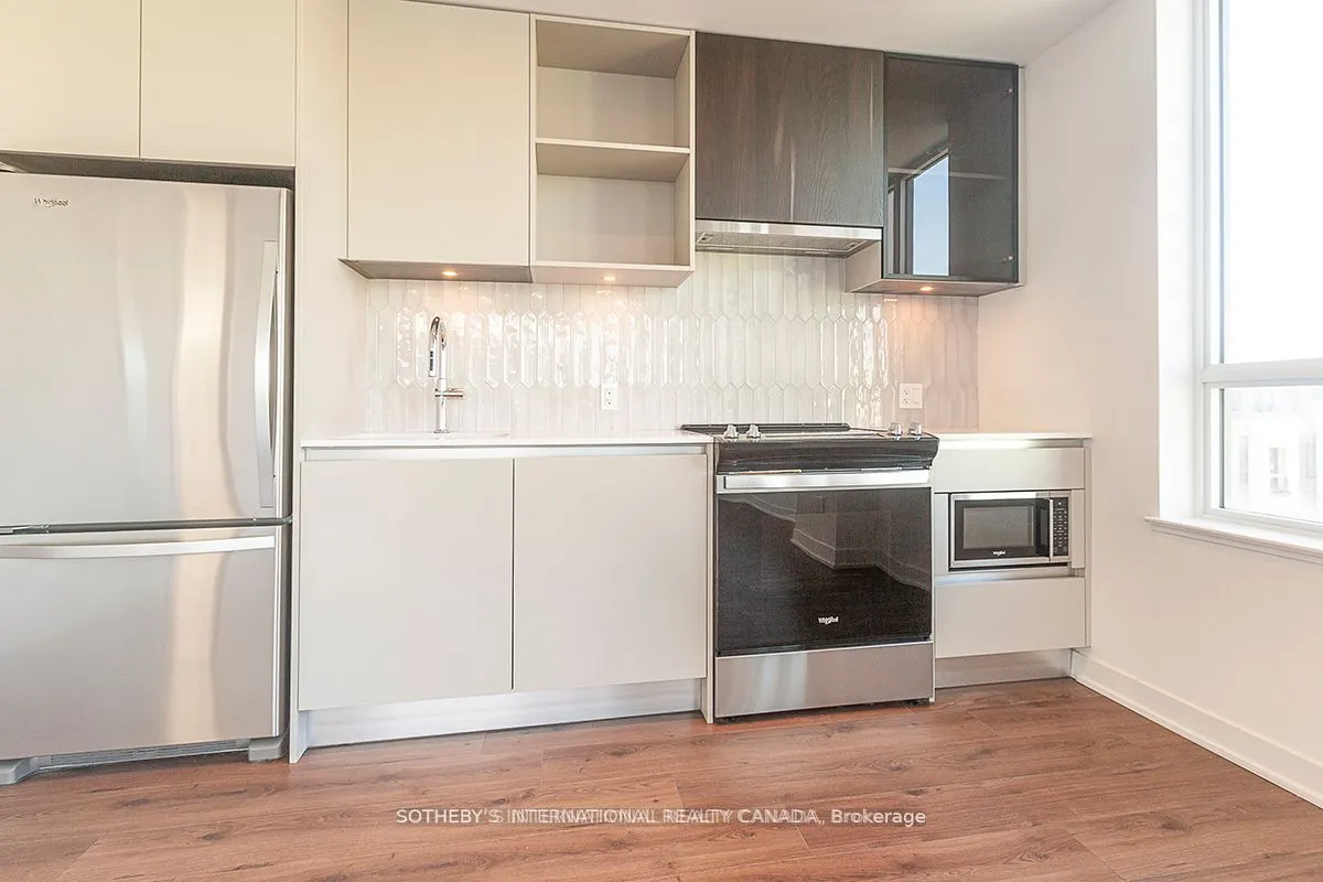 405 Dundas Street W, #413