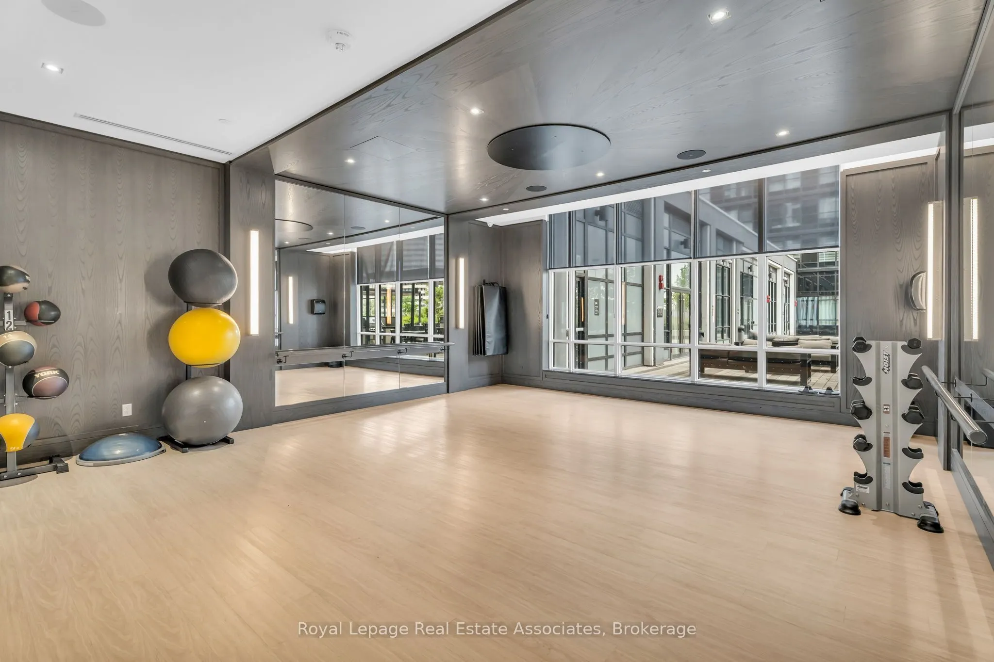 5 Mabelle Avenue, #3636