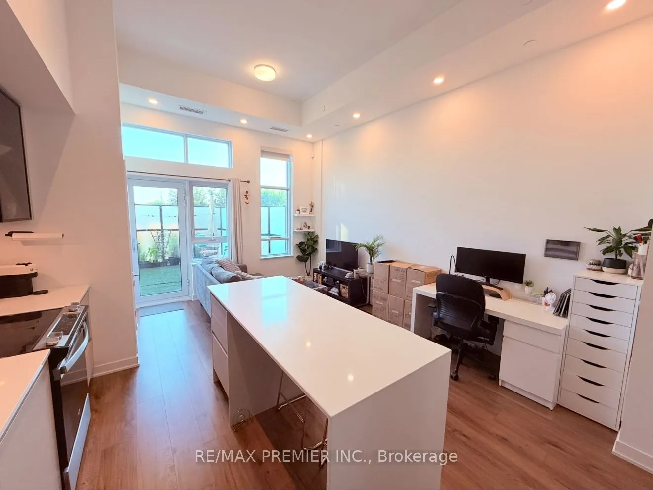 405 Dundas Street W, #107