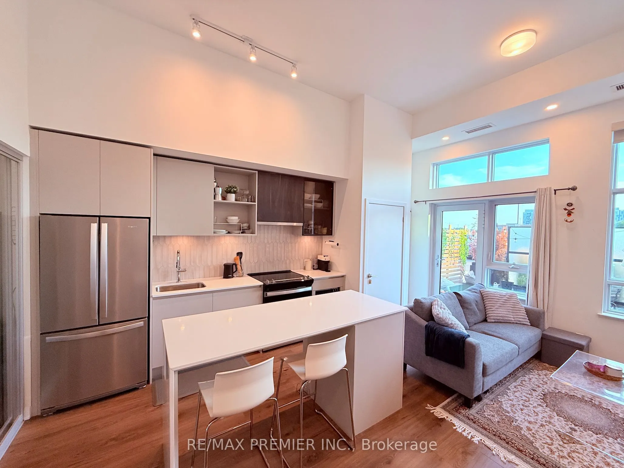 405 Dundas Street W, #107