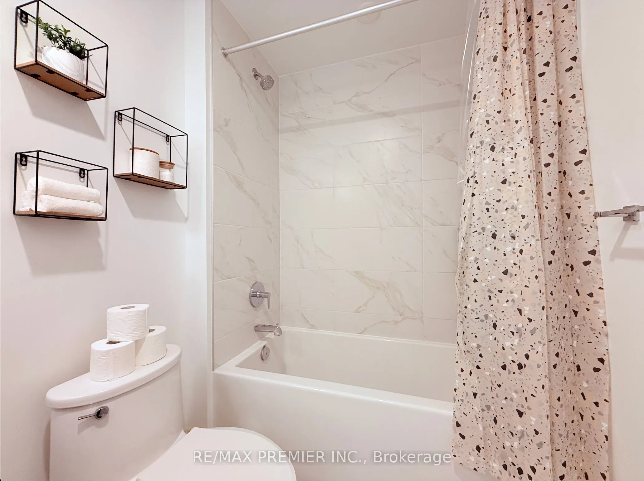 405 Dundas Street W, #107