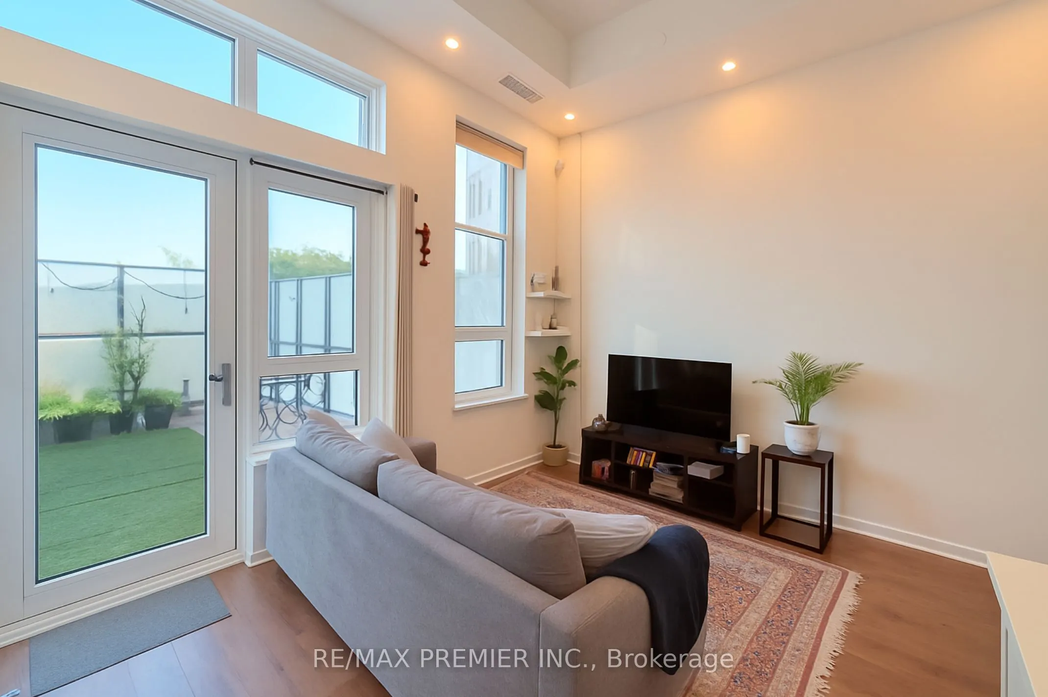 405 Dundas Street W, #107