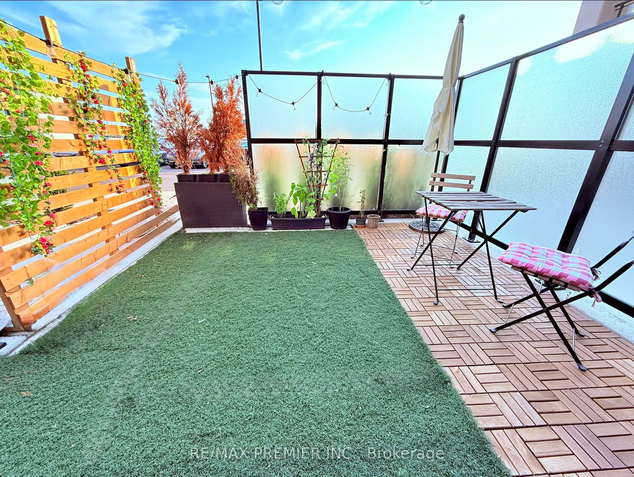 405 Dundas Street W, #107