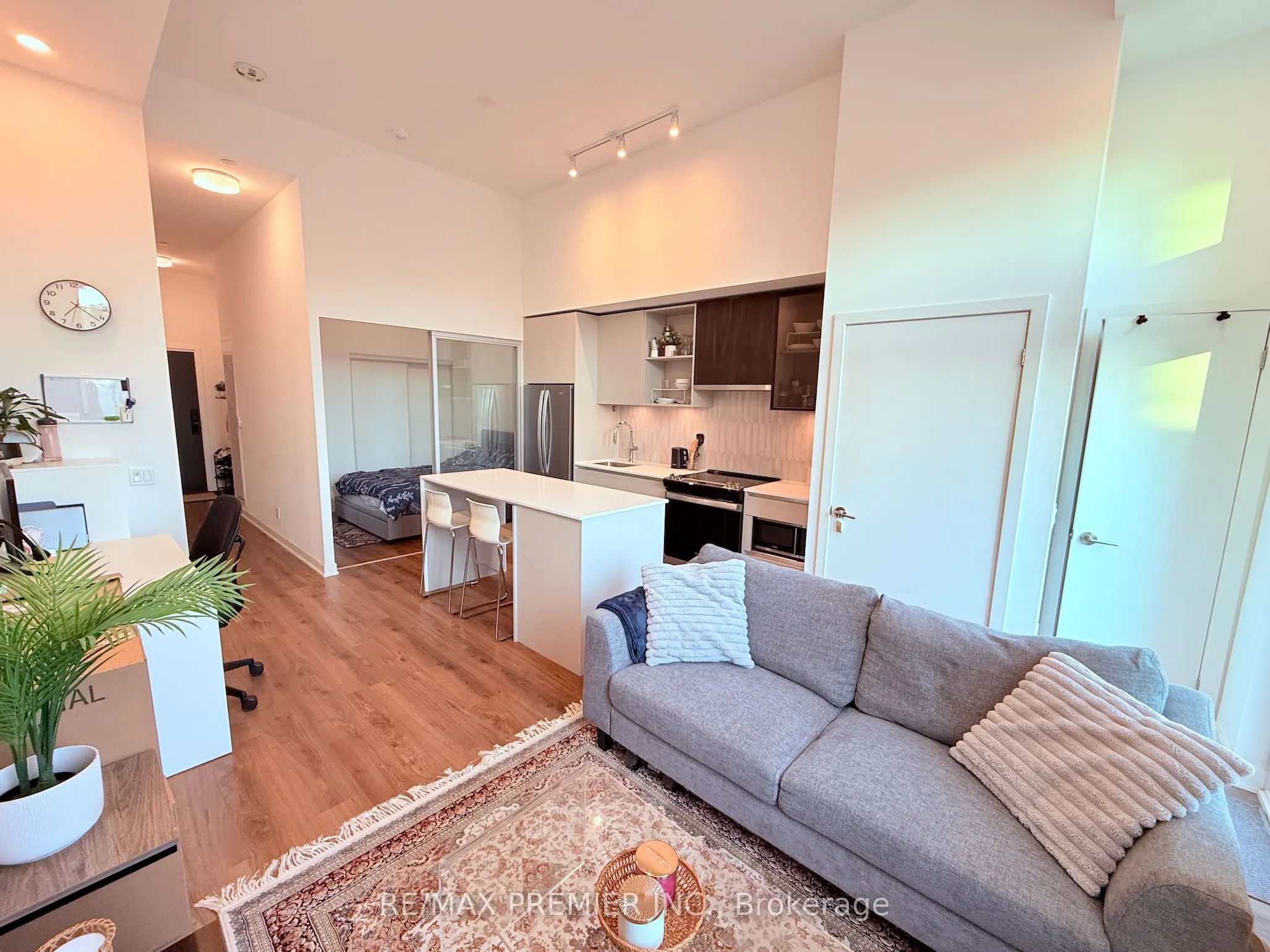 405 Dundas Street W, #107