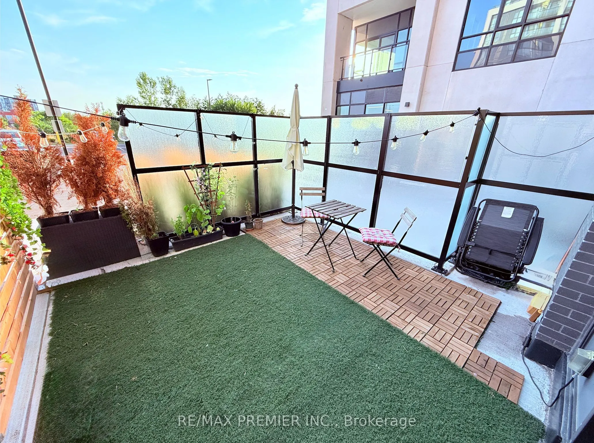 405 Dundas Street W, #107