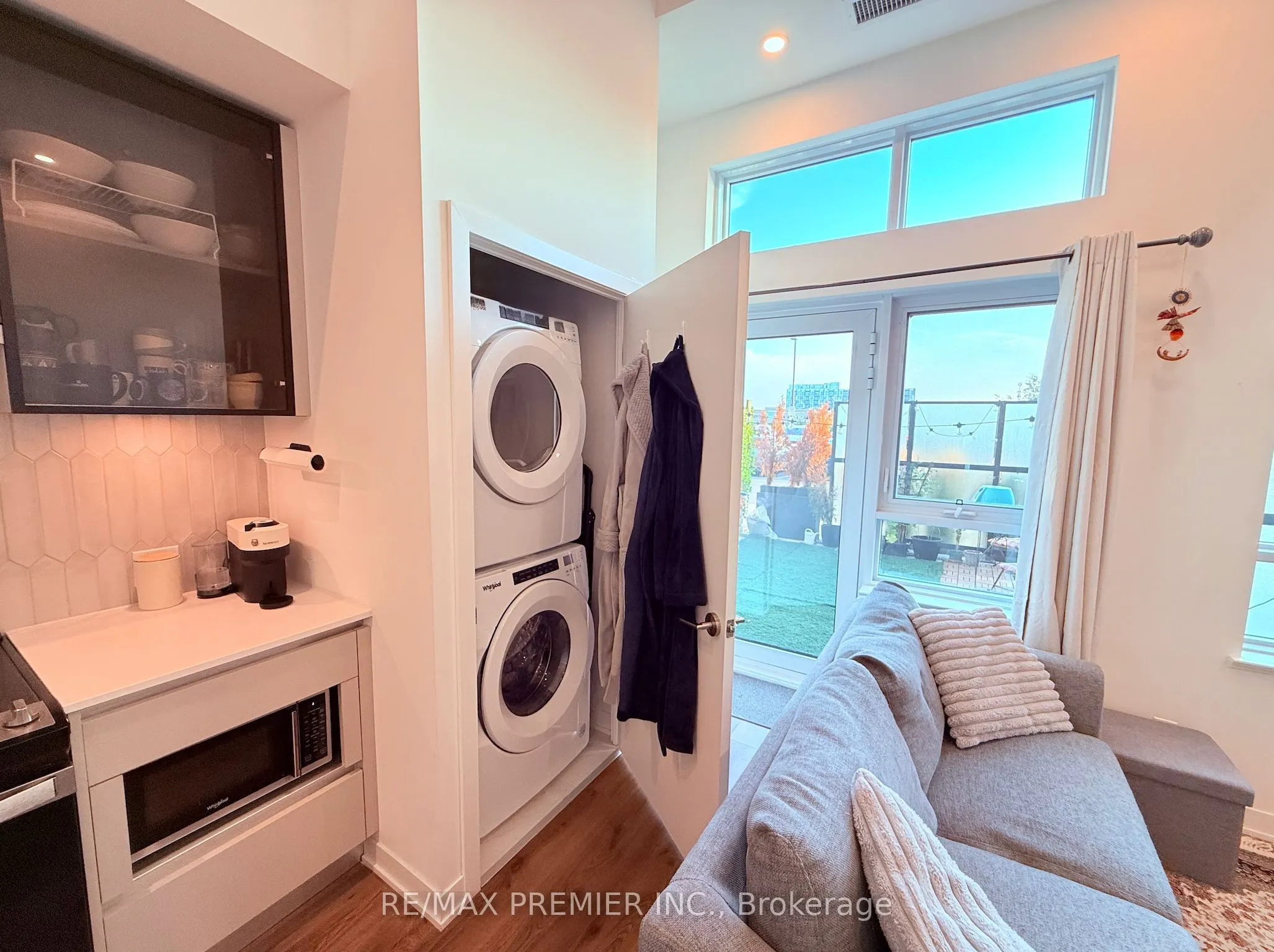 405 Dundas Street W, #107