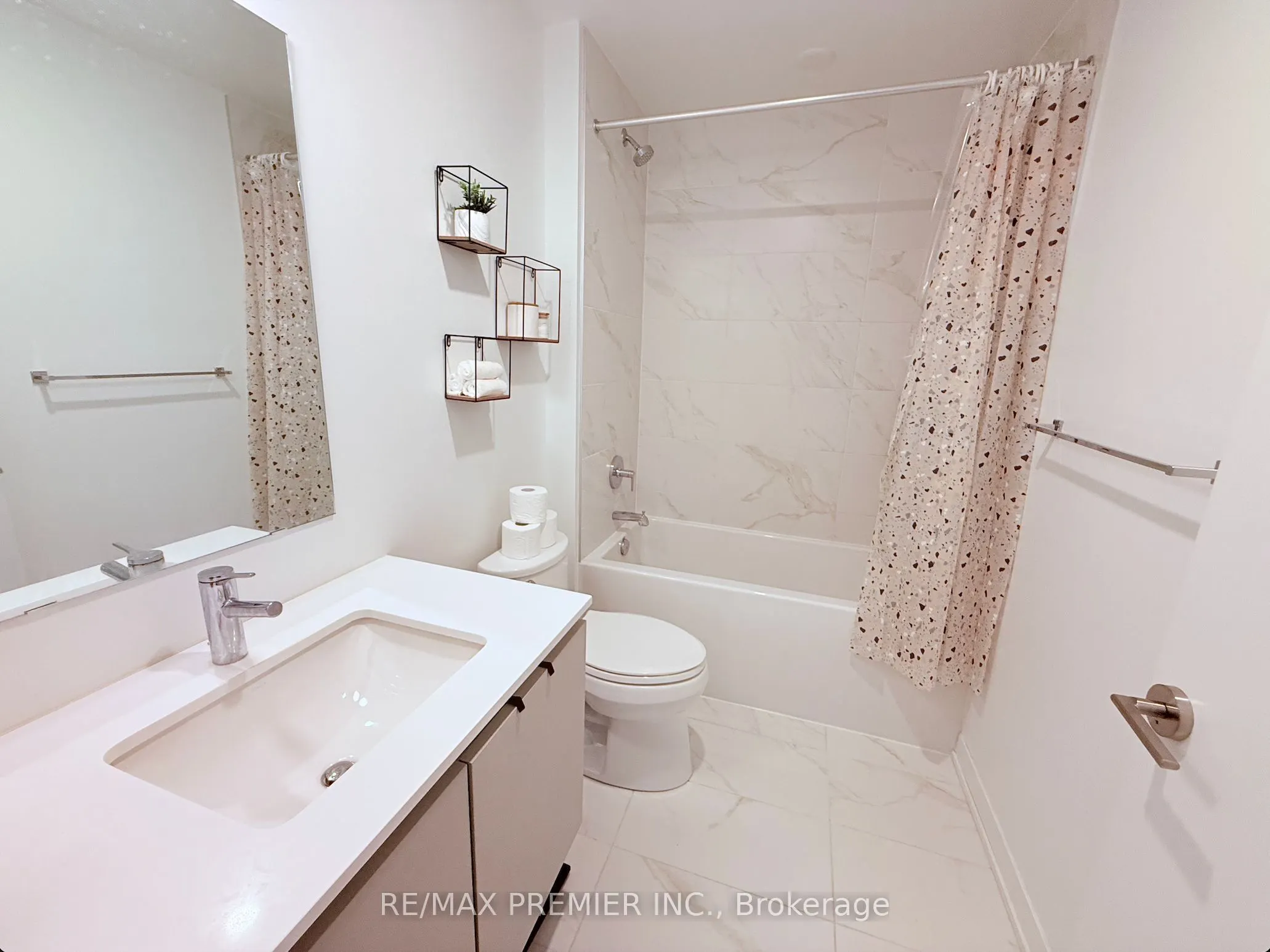 405 Dundas Street W, #107