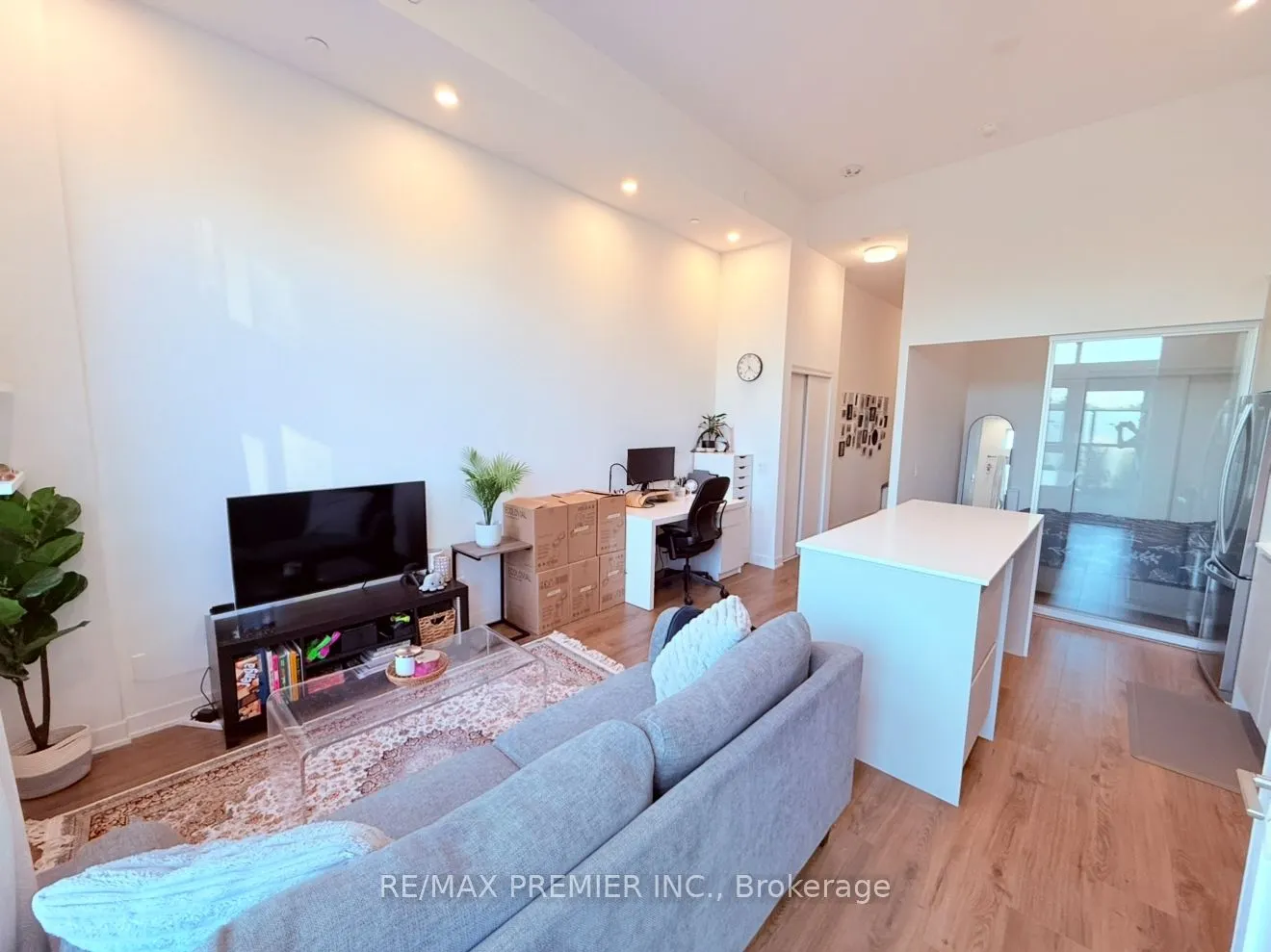 405 Dundas Street W, #107