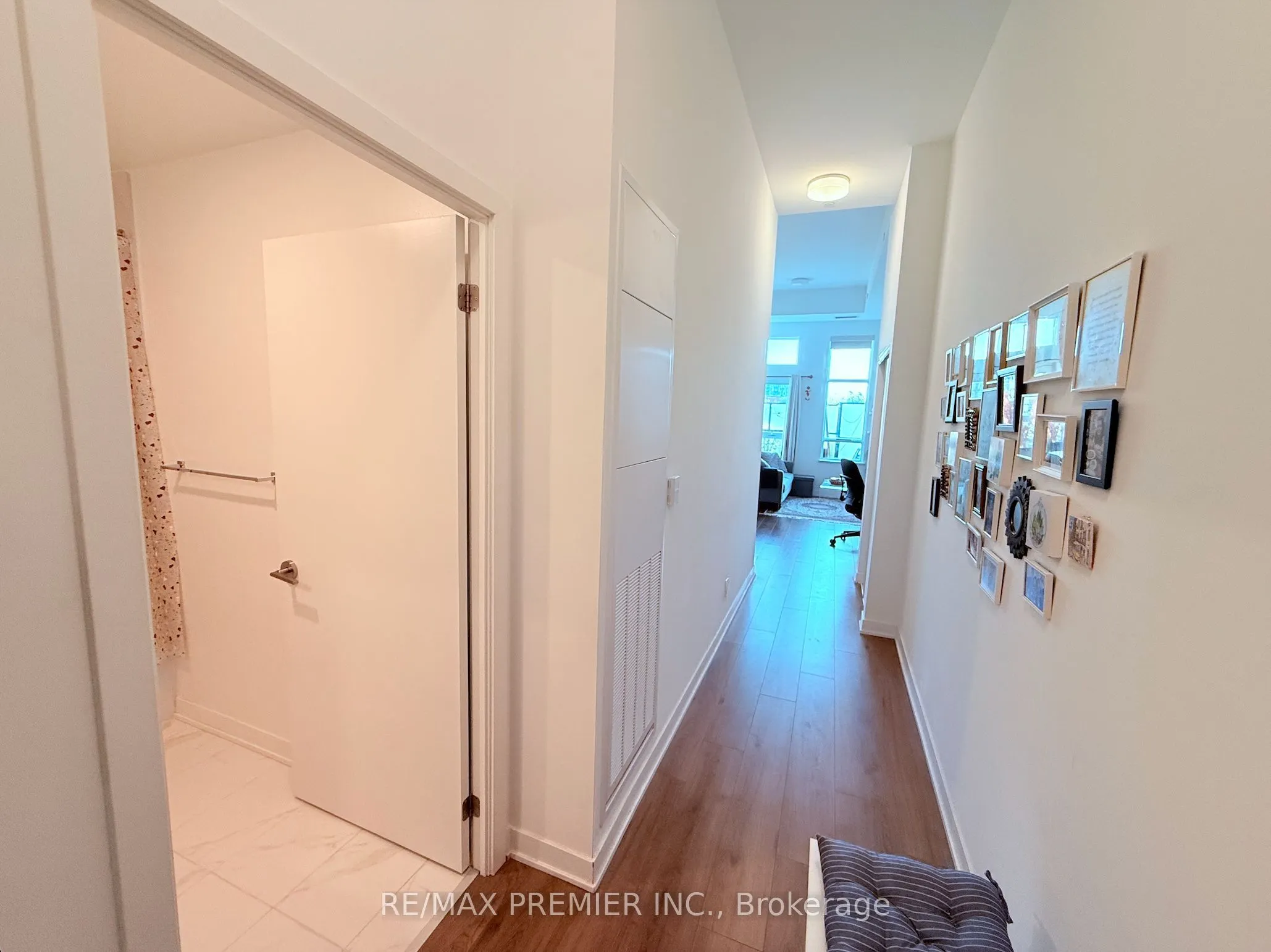 405 Dundas Street W, #107