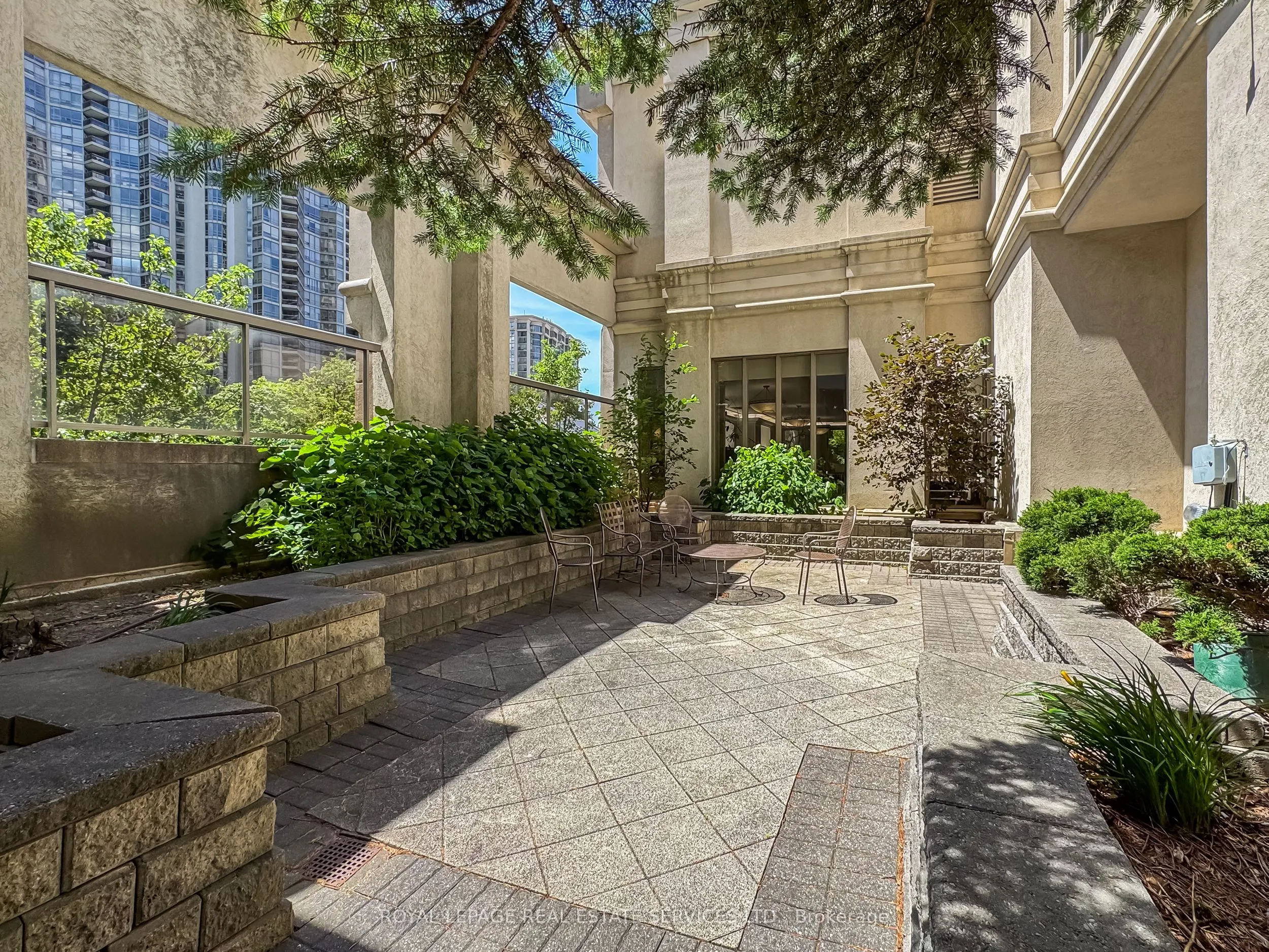 25 Kingsbridge Garden Circle, #418