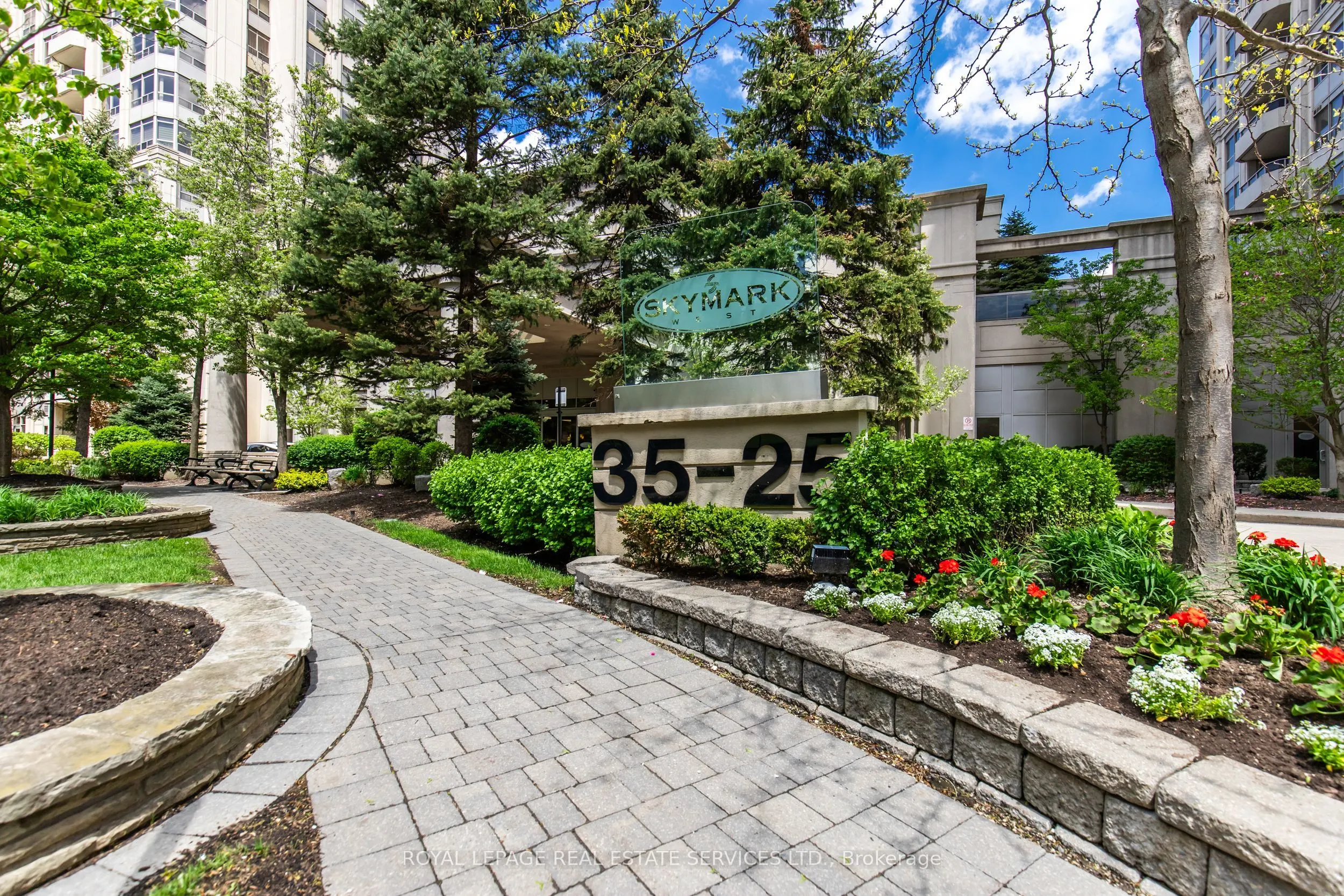 25 Kingsbridge Garden Circle, #418