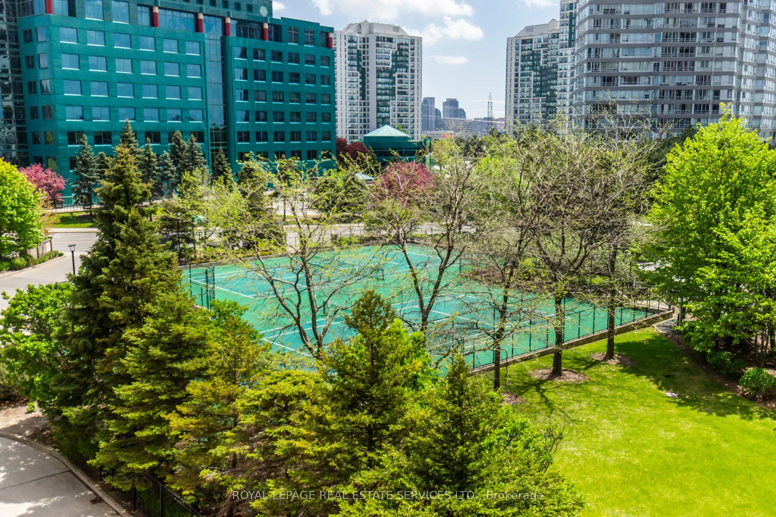 25 Kingsbridge Garden Circle, #418