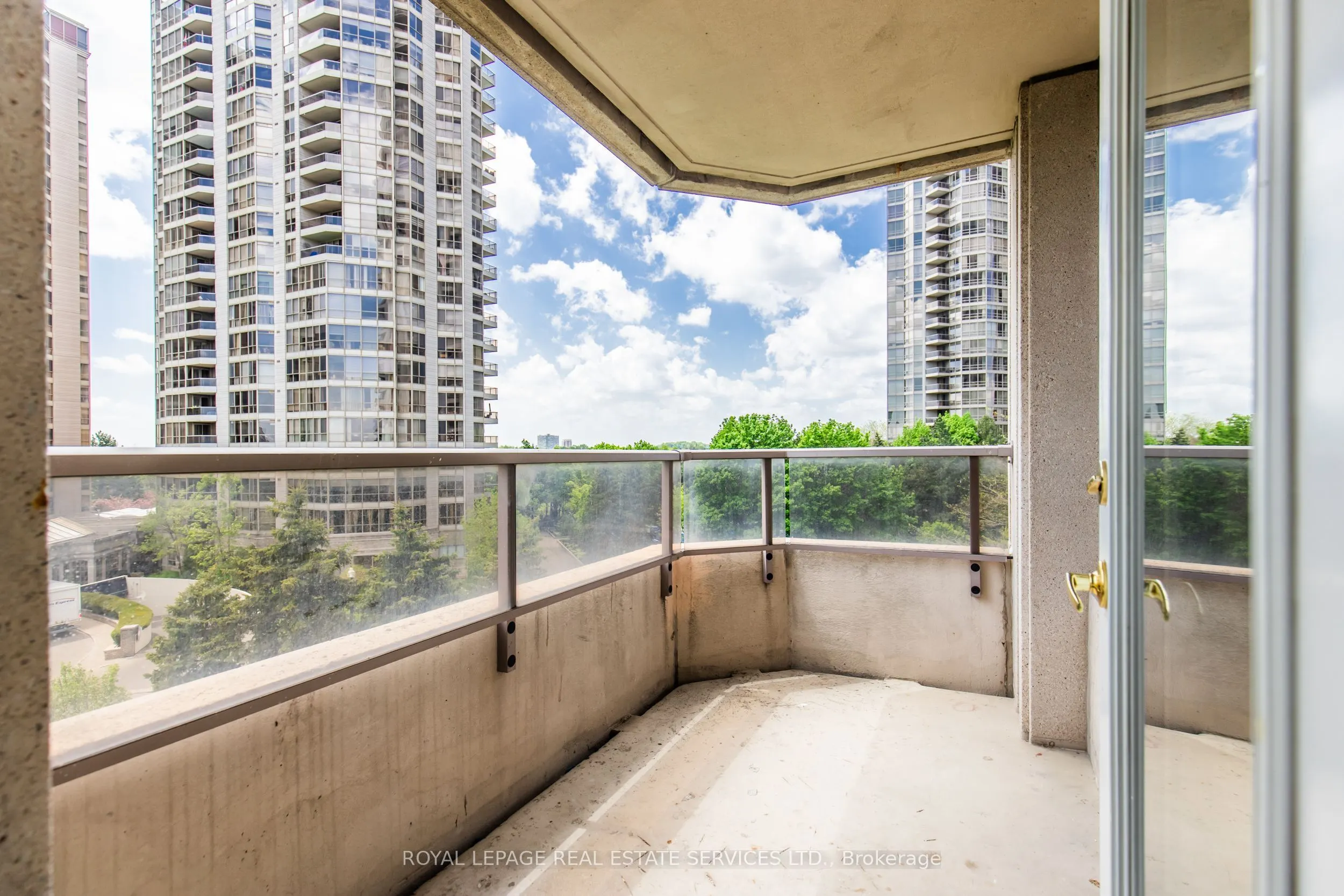 25 Kingsbridge Garden Circle, #418