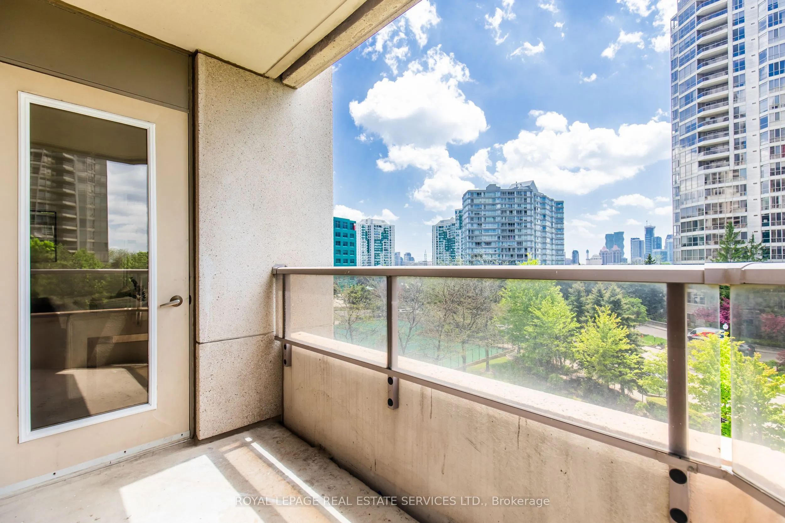 25 Kingsbridge Garden Circle, #418