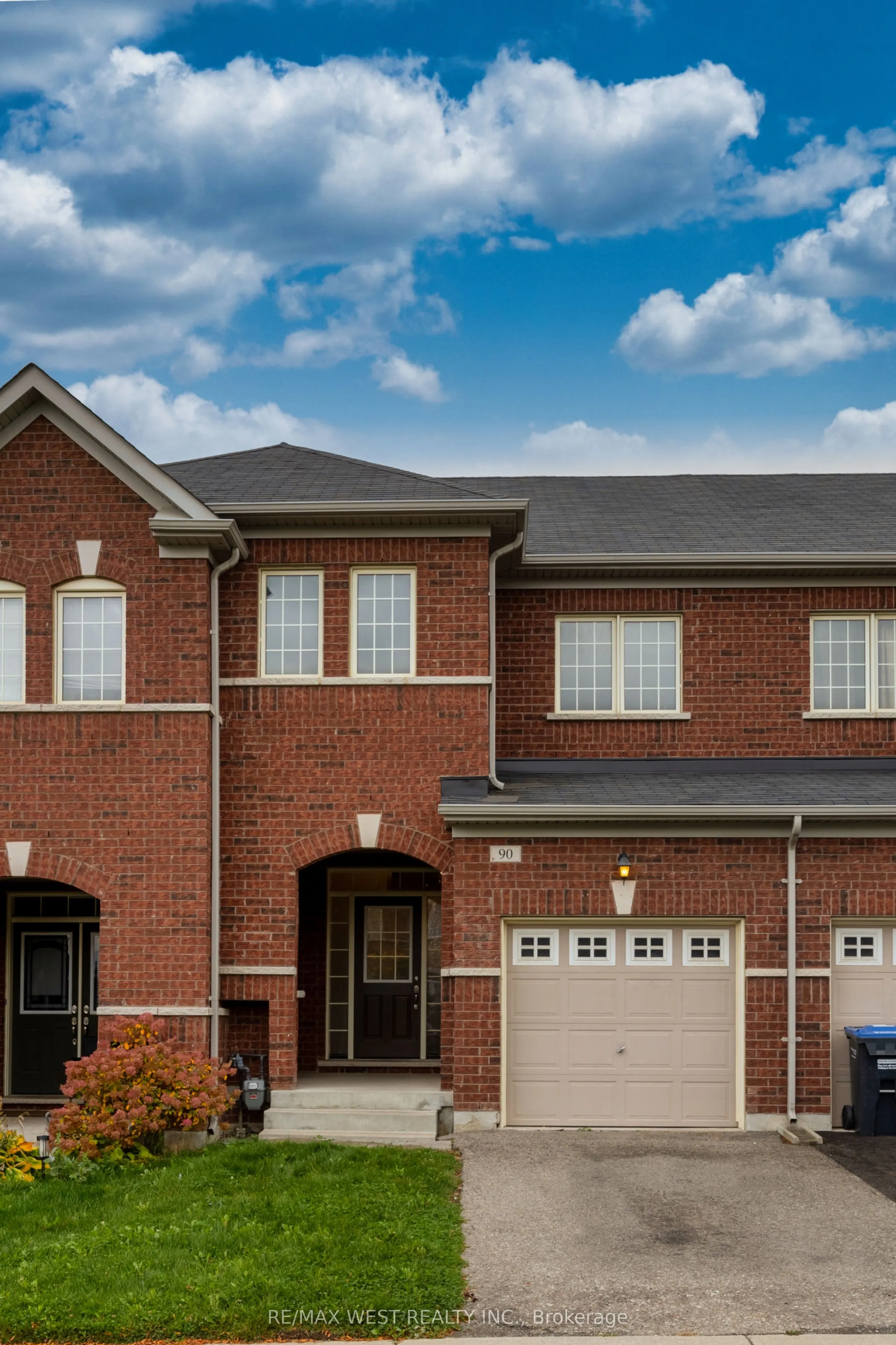 90 SKY HARBOUR Drive