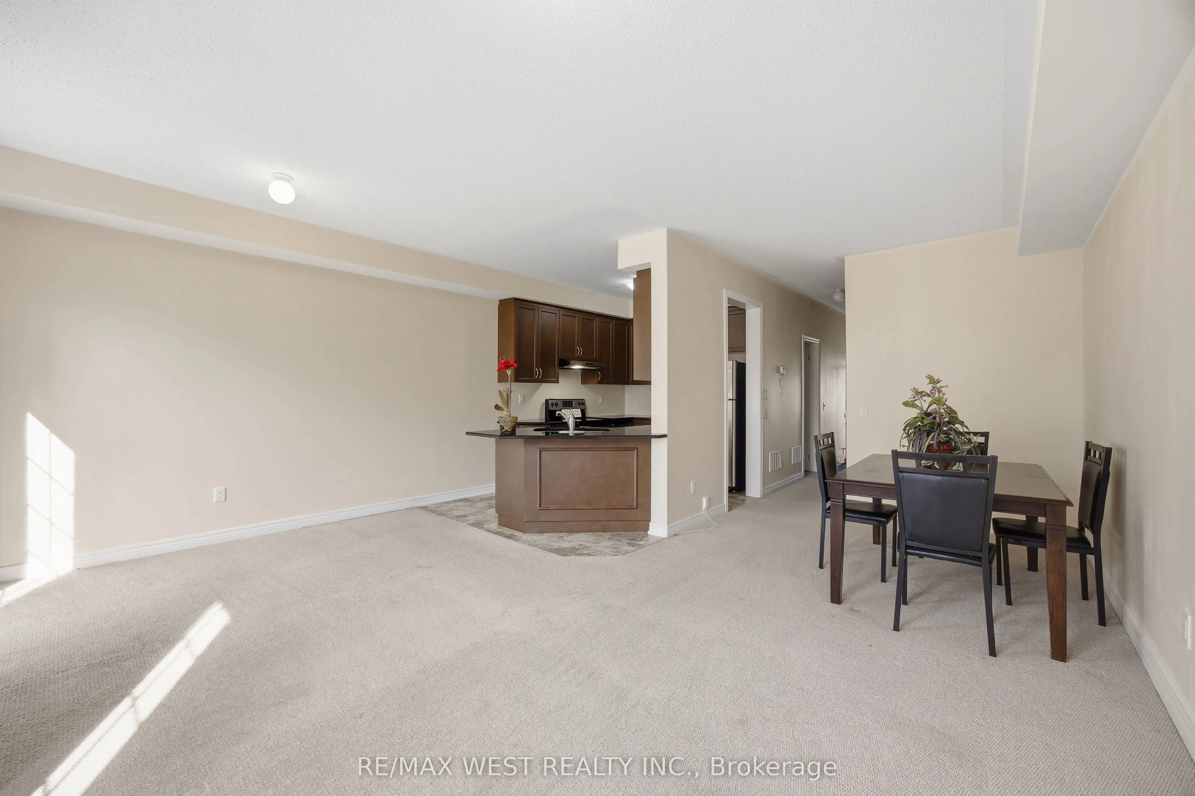 90 SKY HARBOUR Drive