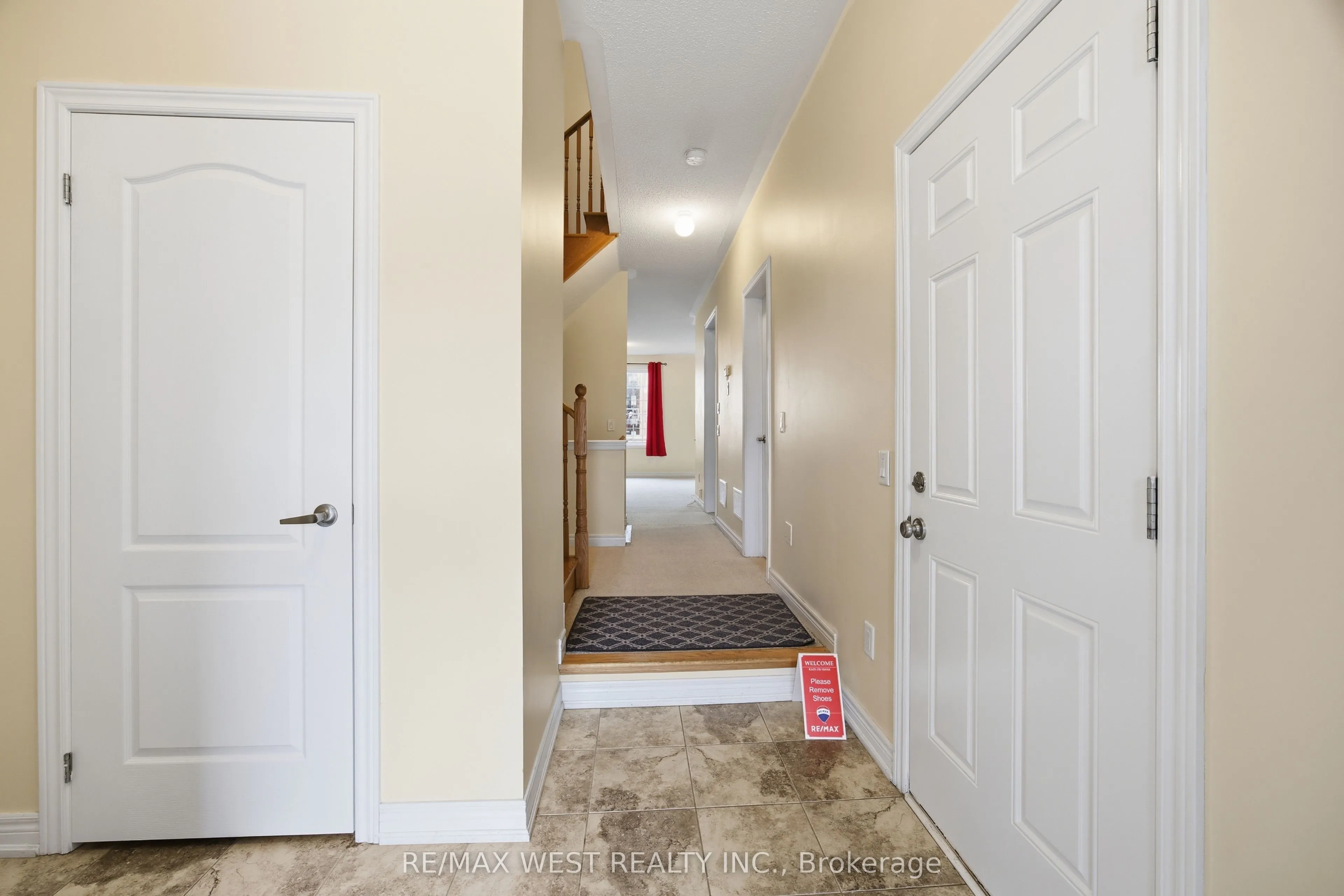 90 SKY HARBOUR Drive