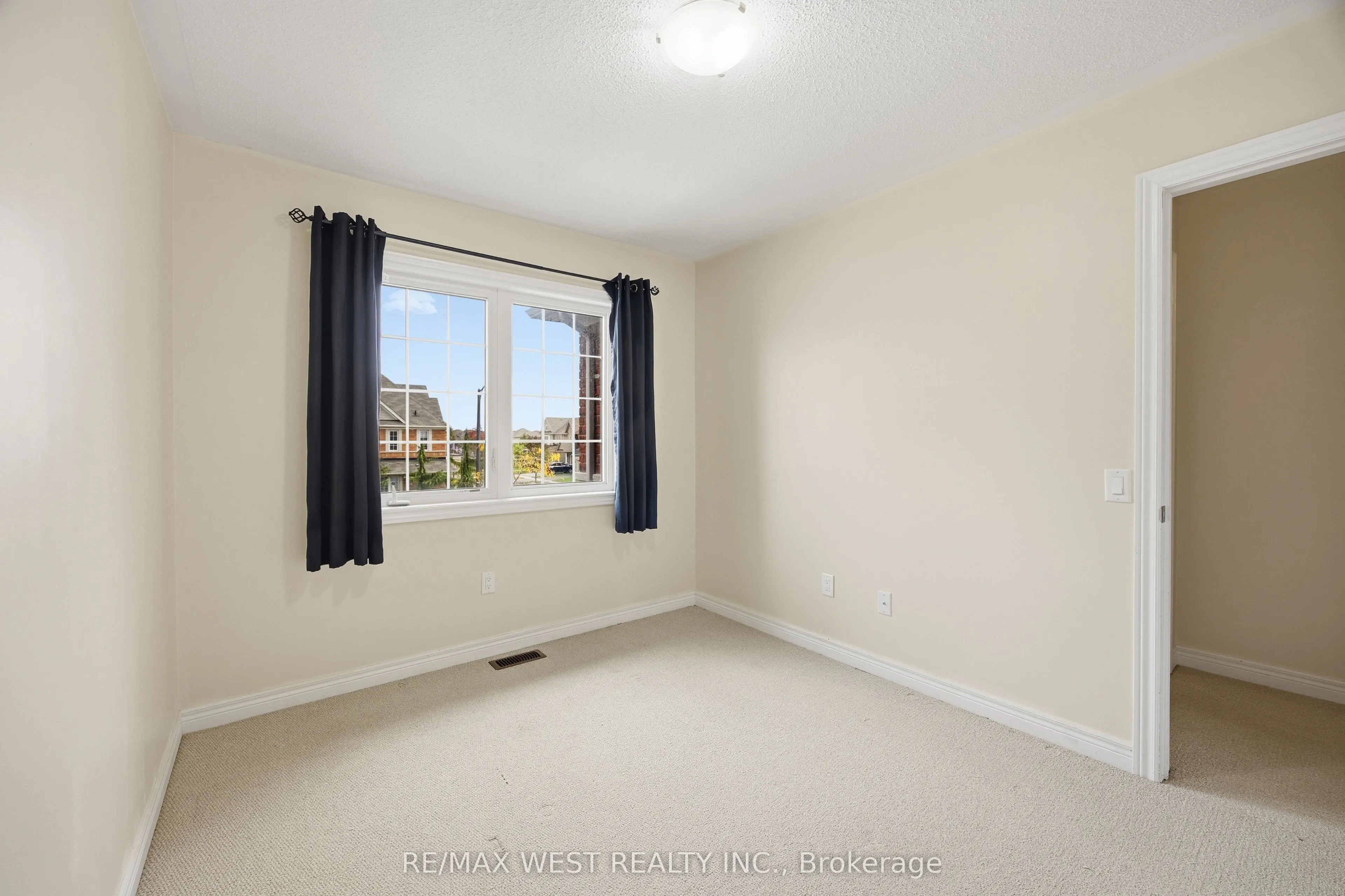 90 SKY HARBOUR Drive