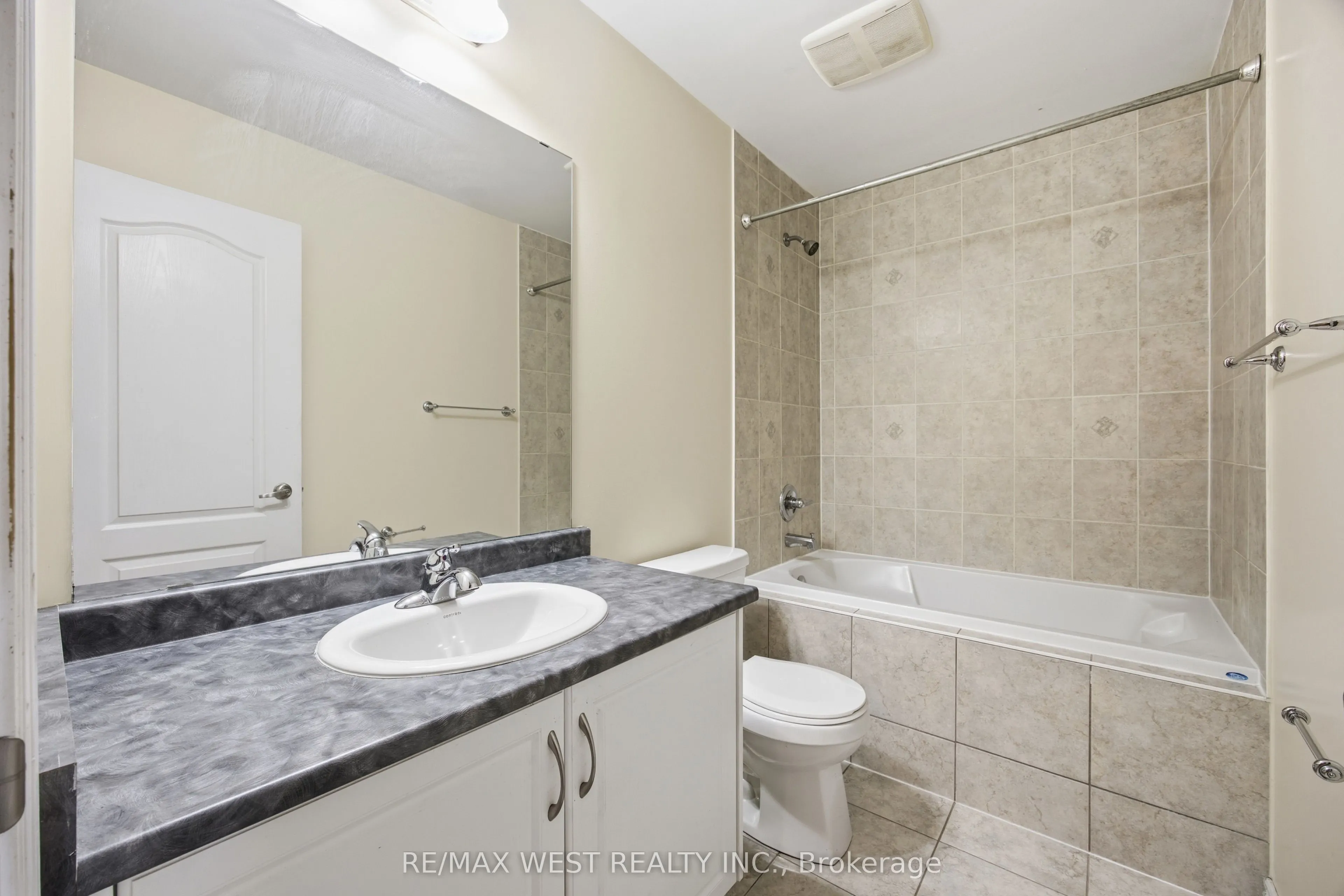 90 SKY HARBOUR Drive