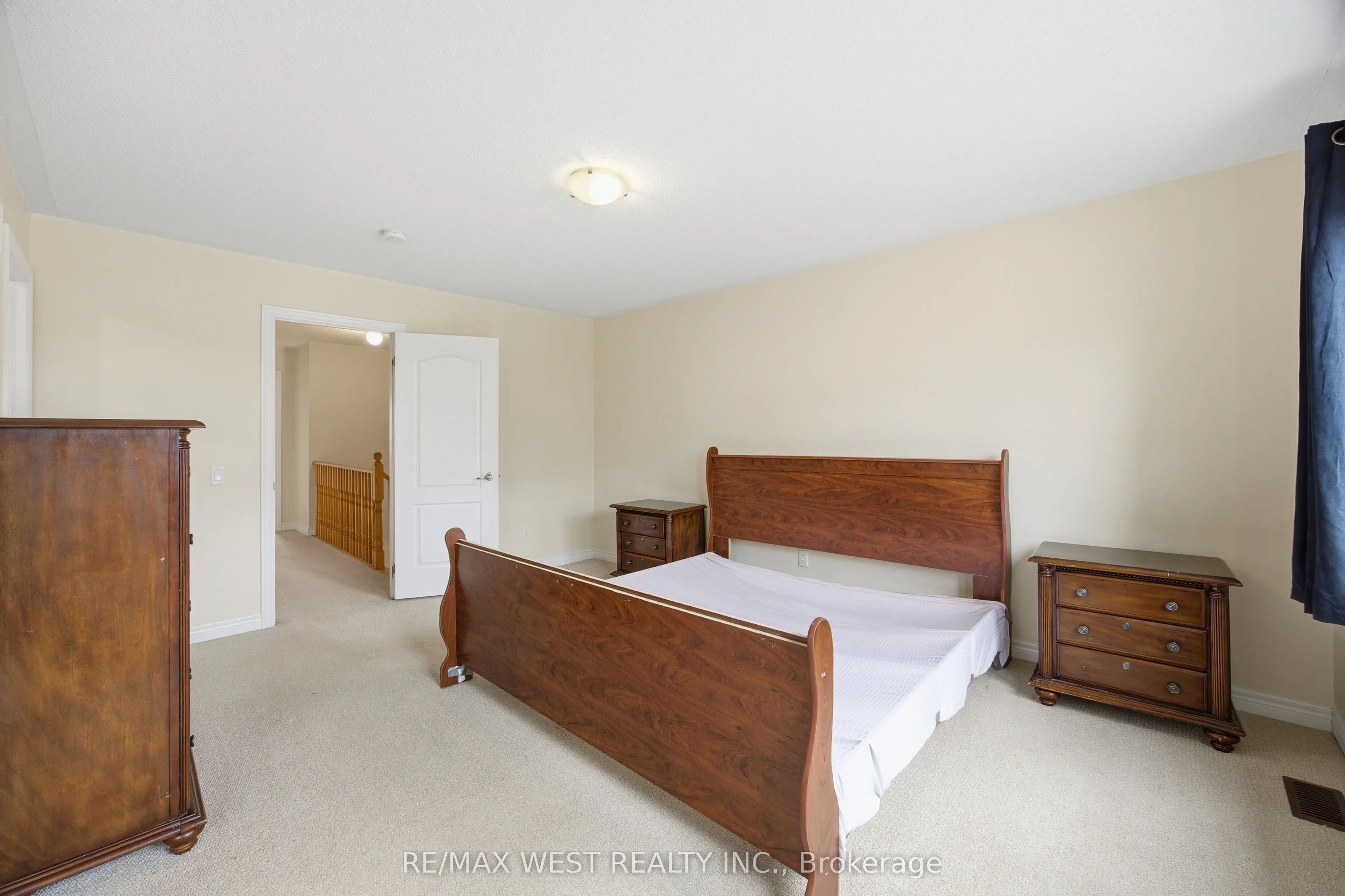 90 SKY HARBOUR Drive