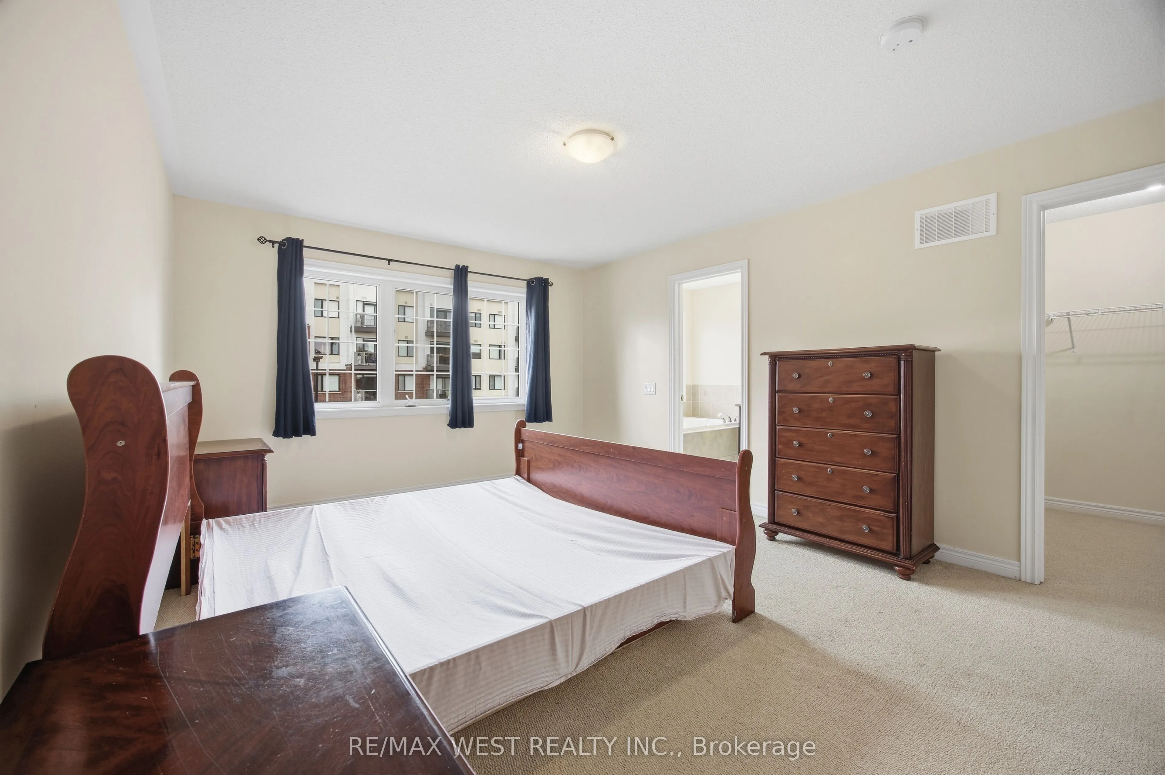 90 SKY HARBOUR Drive