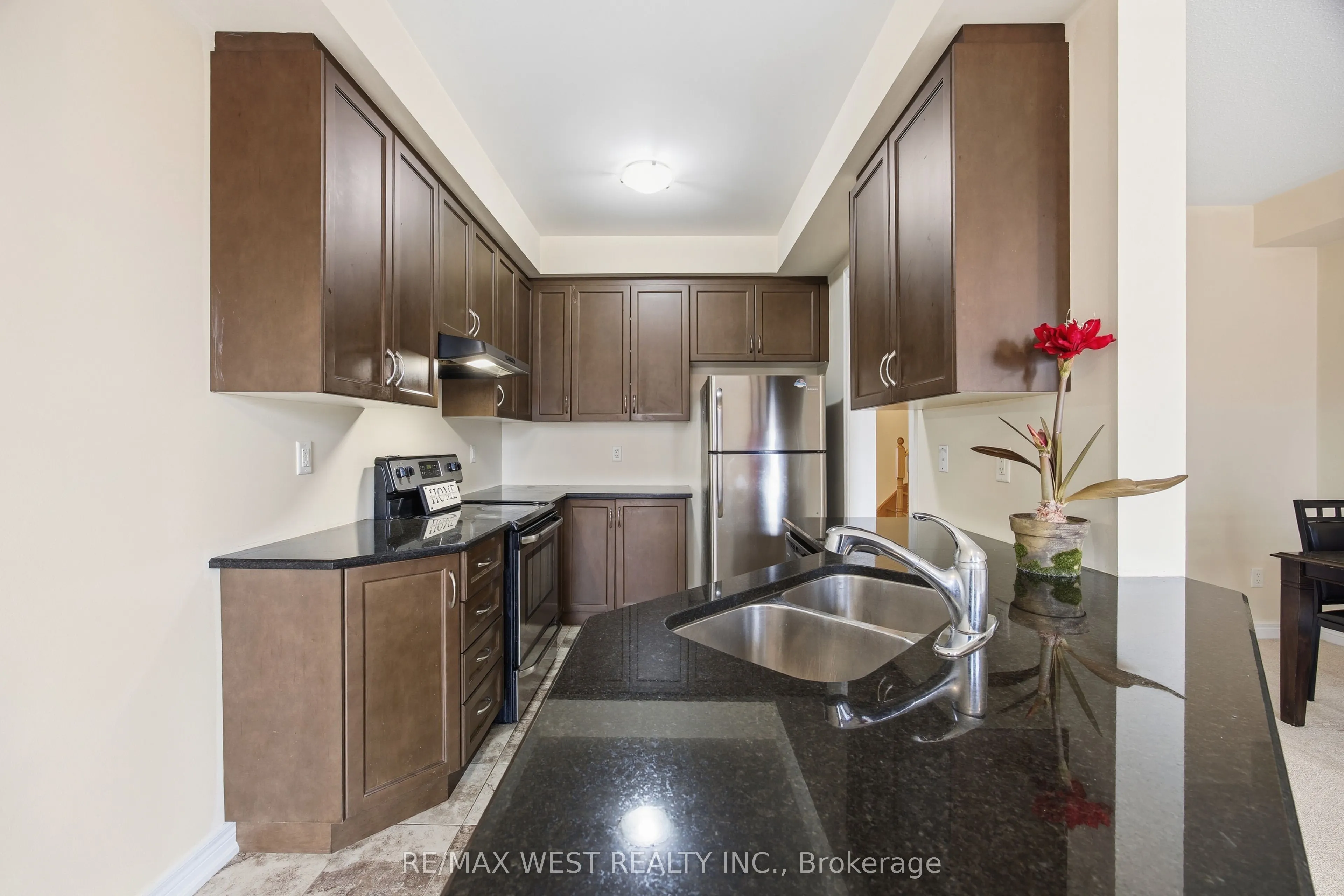 90 SKY HARBOUR Drive