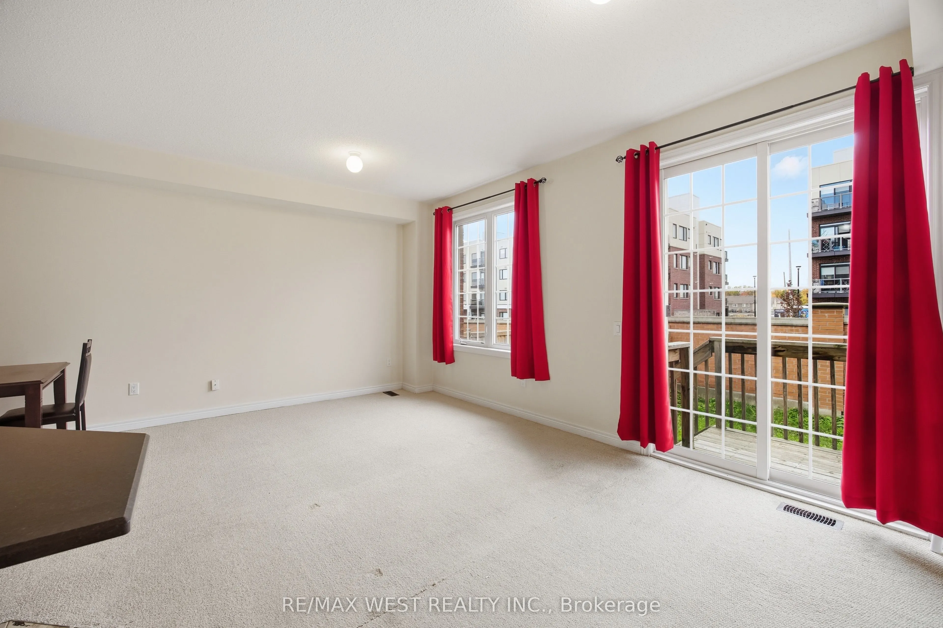 90 SKY HARBOUR Drive