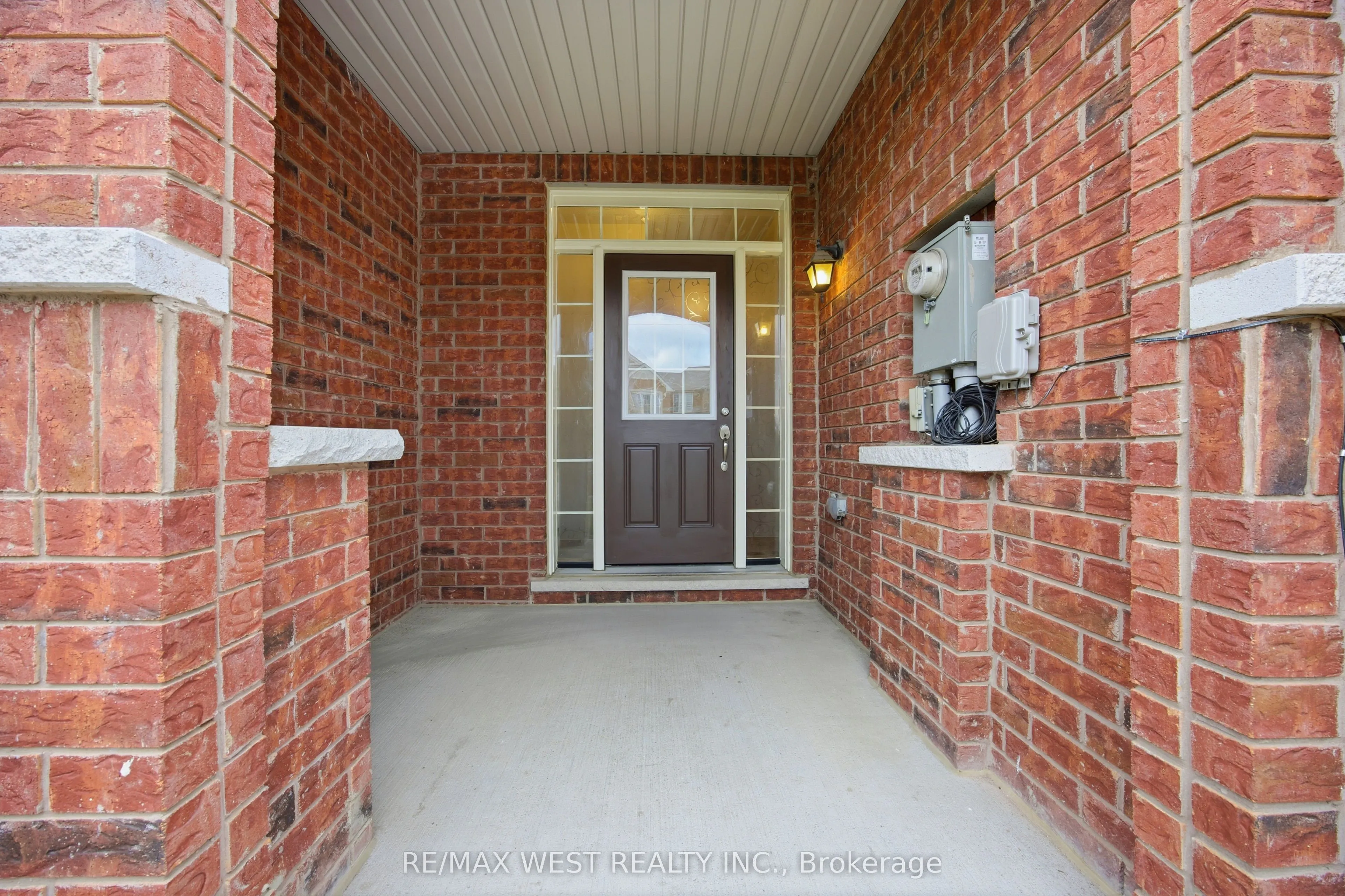 90 SKY HARBOUR Drive