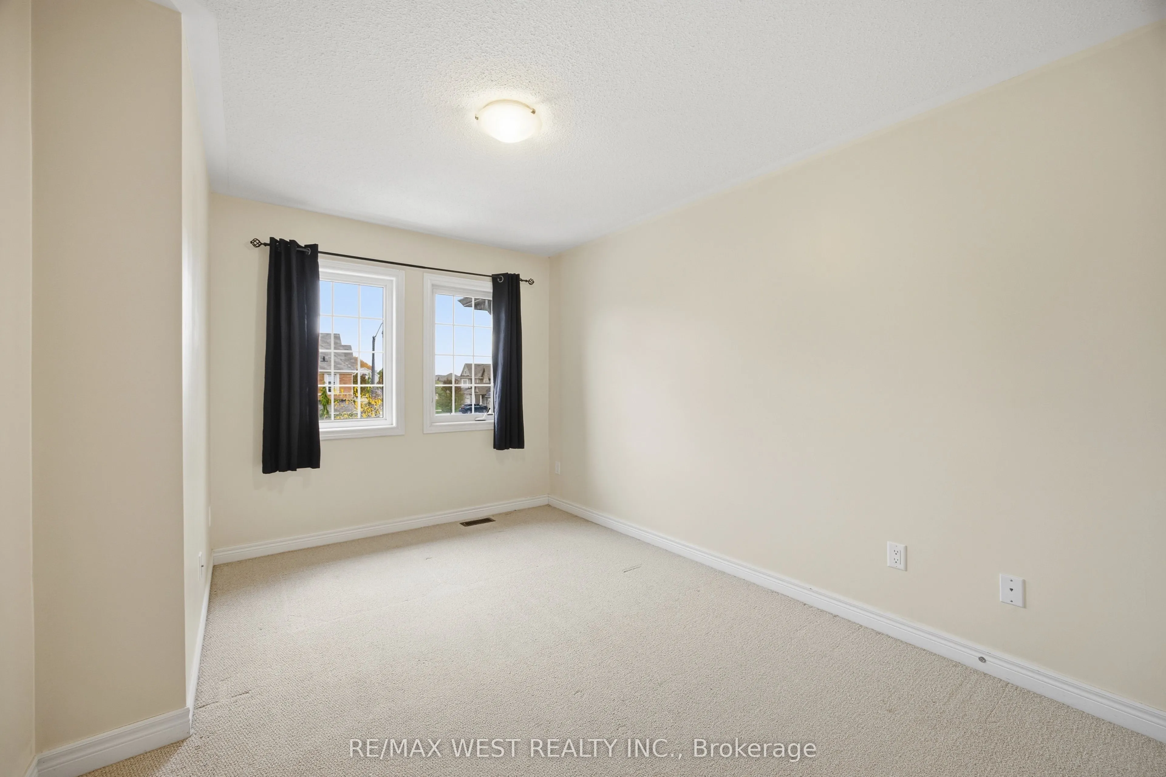 90 SKY HARBOUR Drive