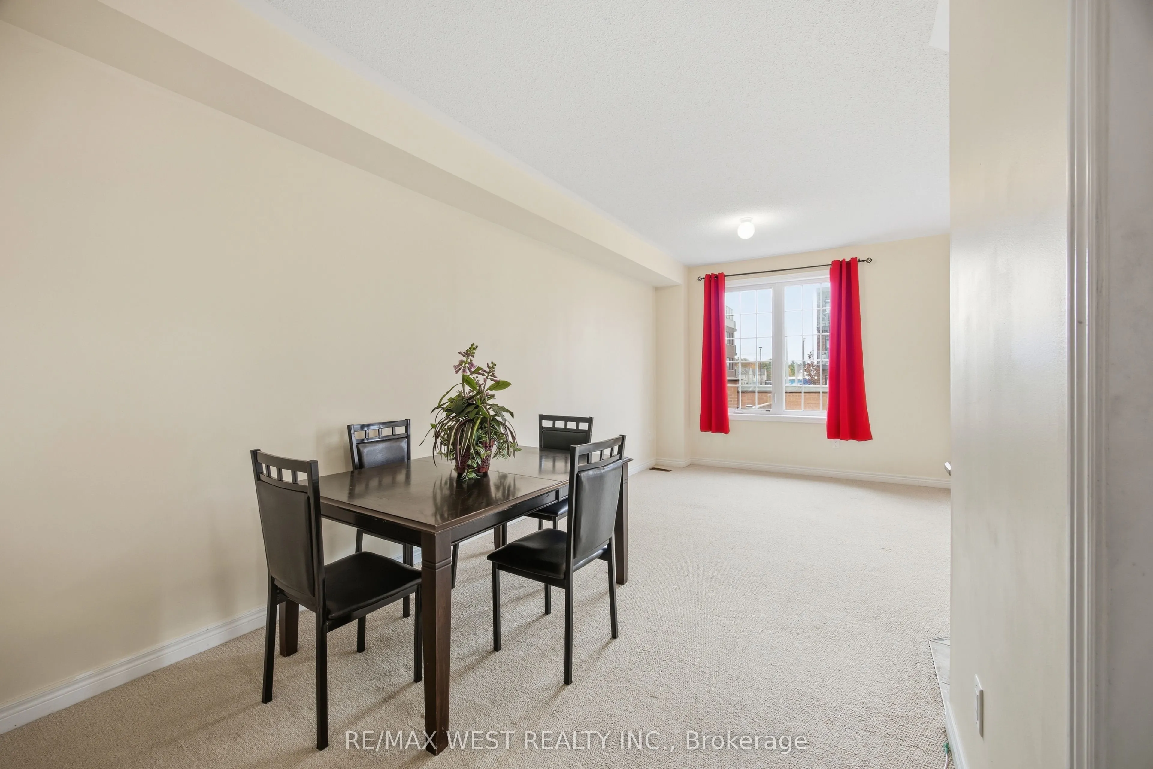 90 SKY HARBOUR Drive