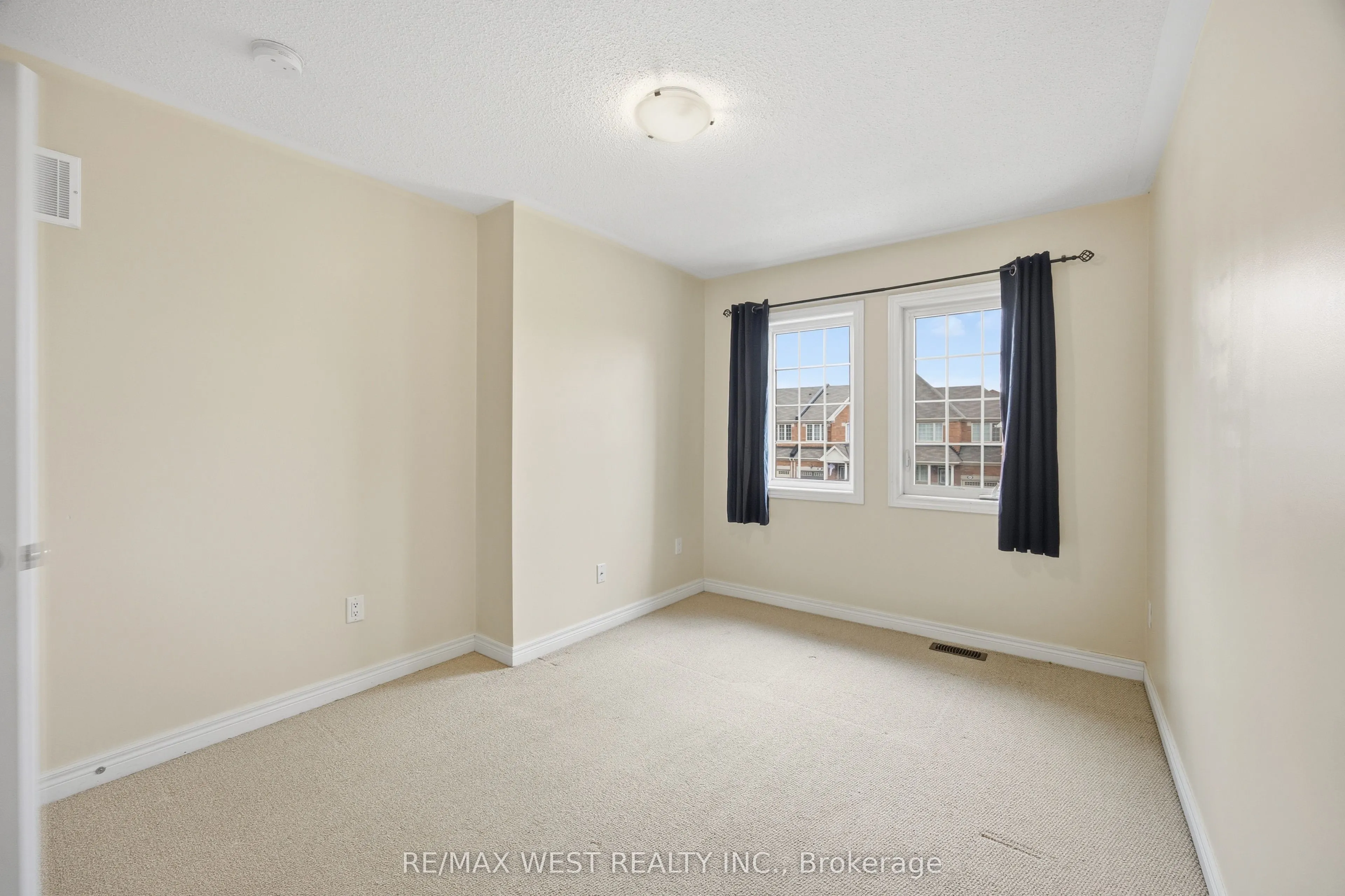 90 SKY HARBOUR Drive