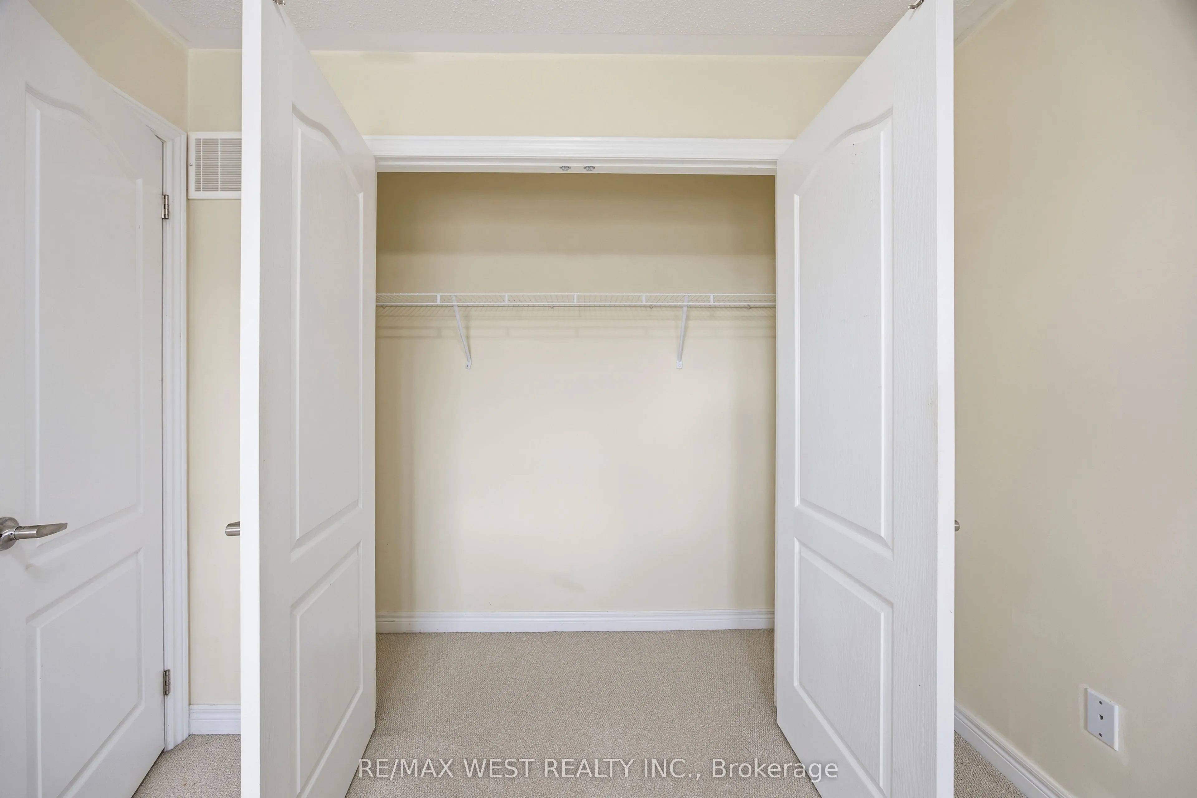 90 SKY HARBOUR Drive