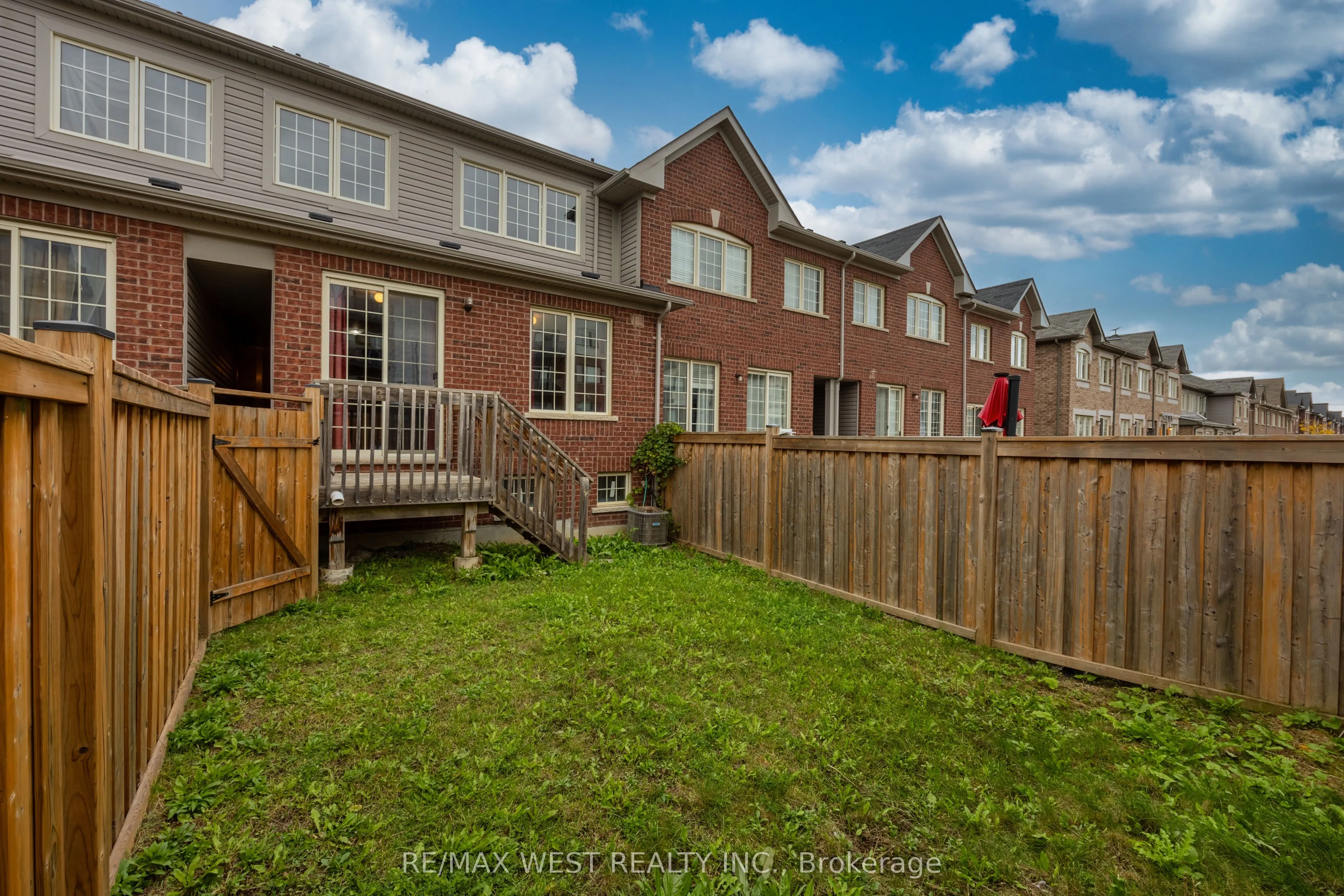 90 SKY HARBOUR Drive