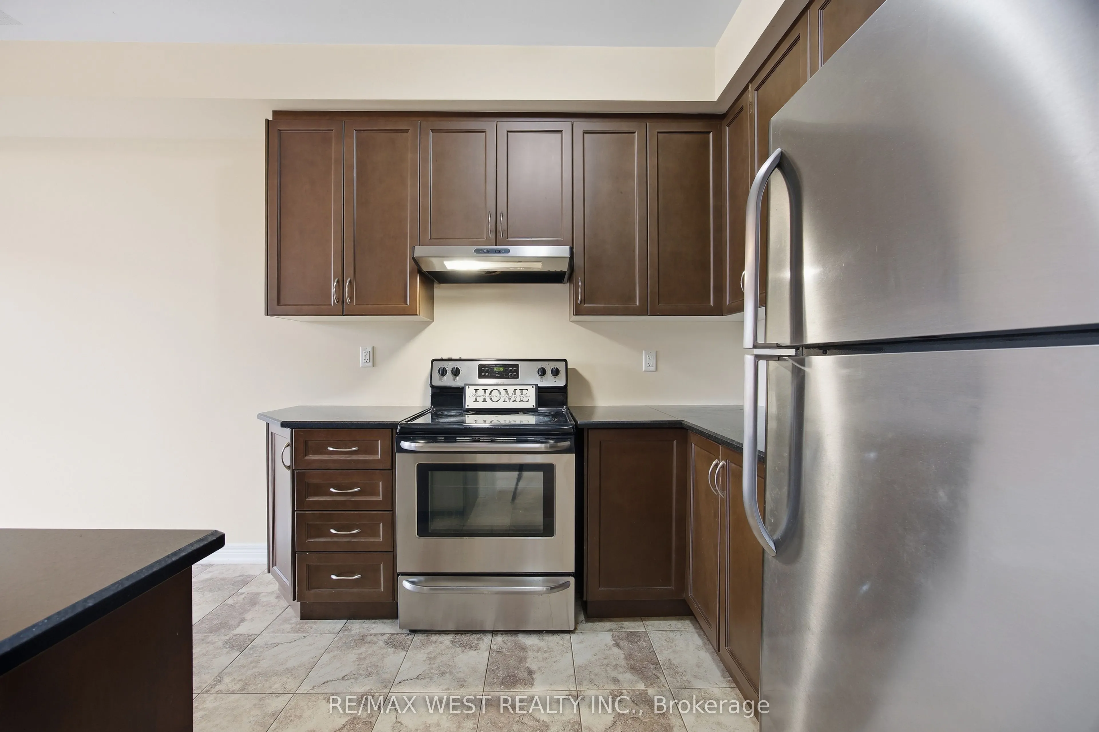 90 SKY HARBOUR Drive