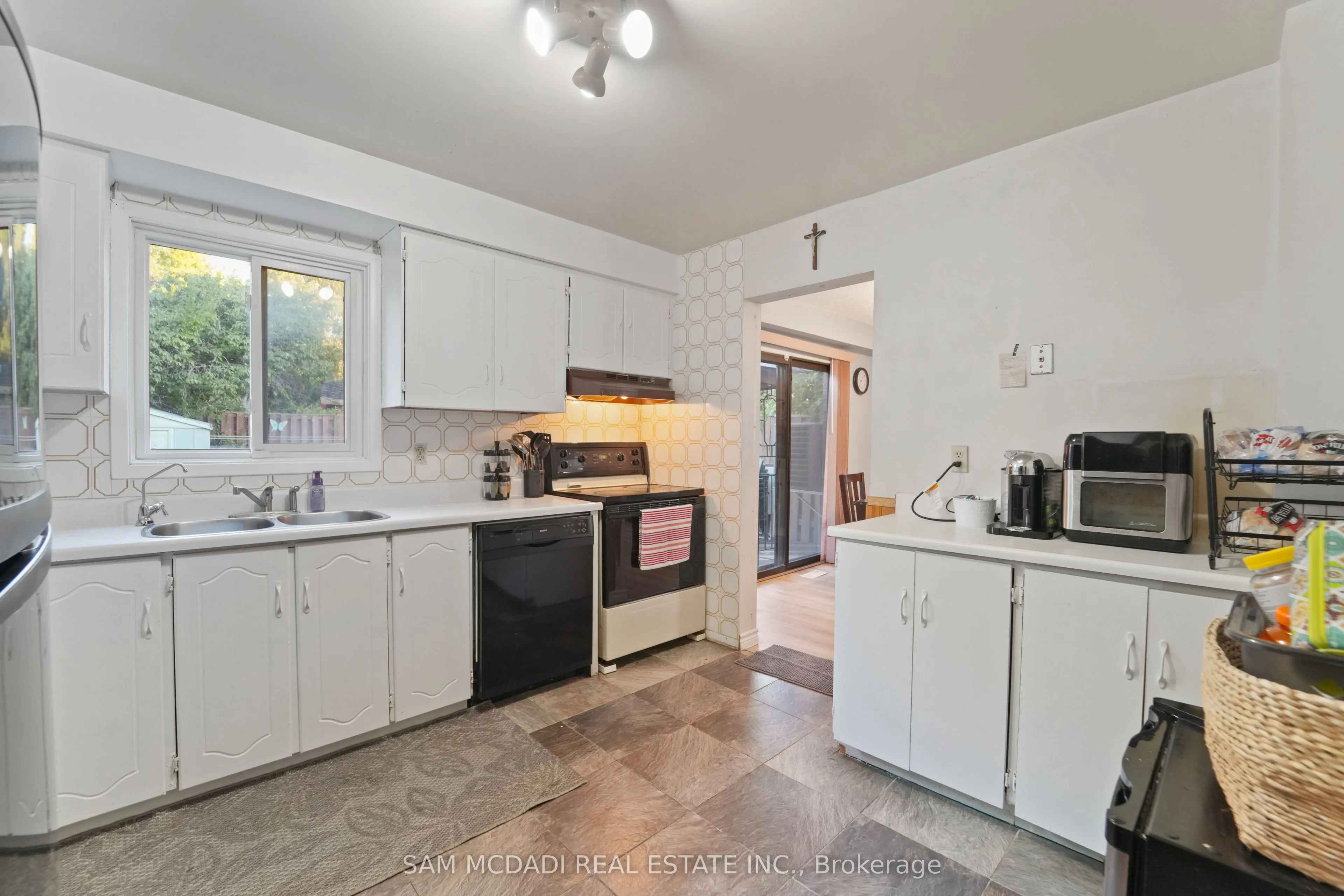 7262 Corrine Crescent