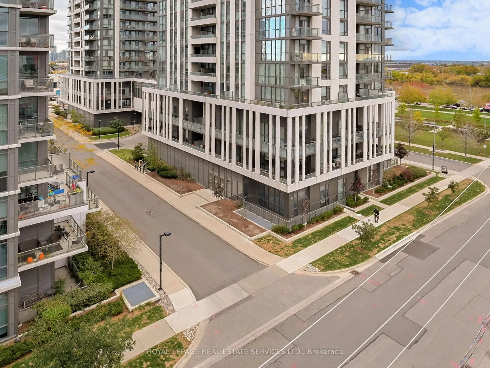 1195 The Queensway, #614