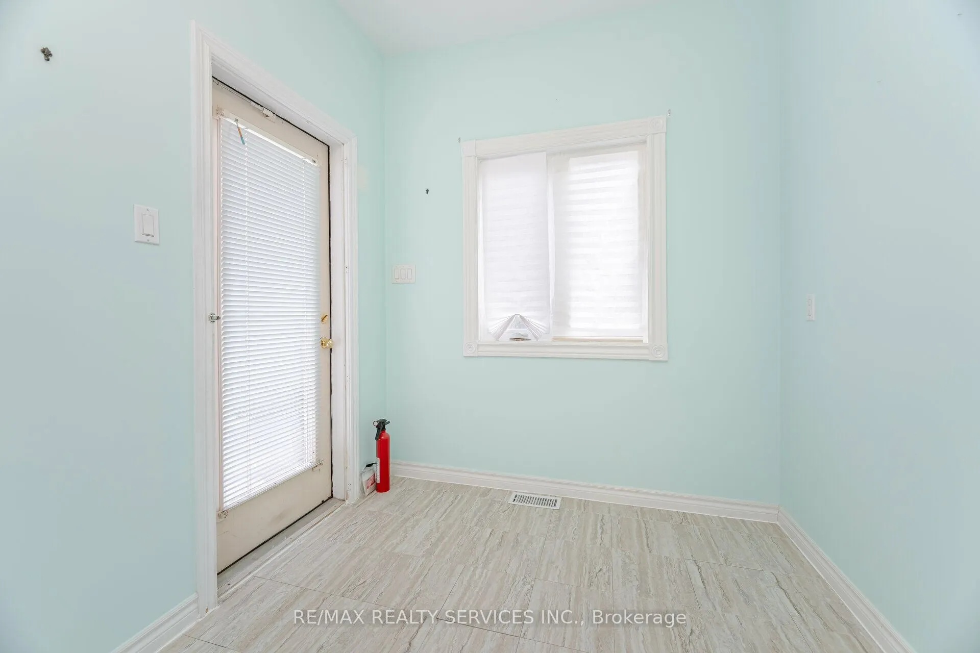 9 Ferndown Crescent, #5