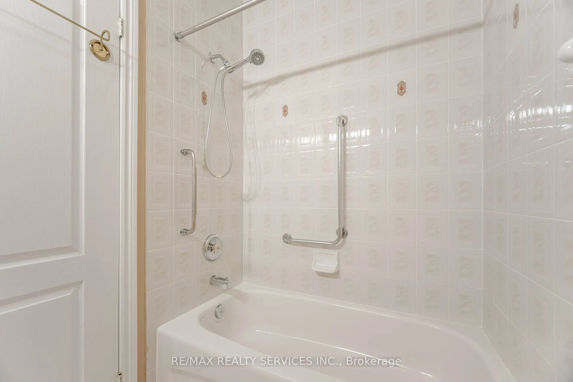 9 Ferndown Crescent, #5