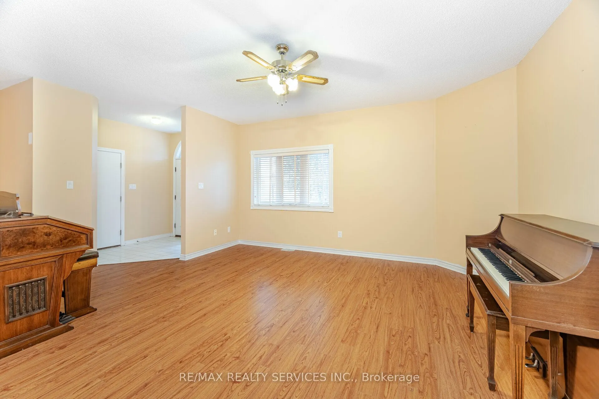 9 Ferndown Crescent, #5