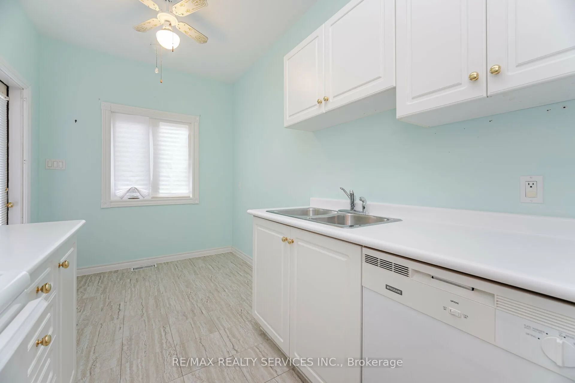 9 Ferndown Crescent, #5